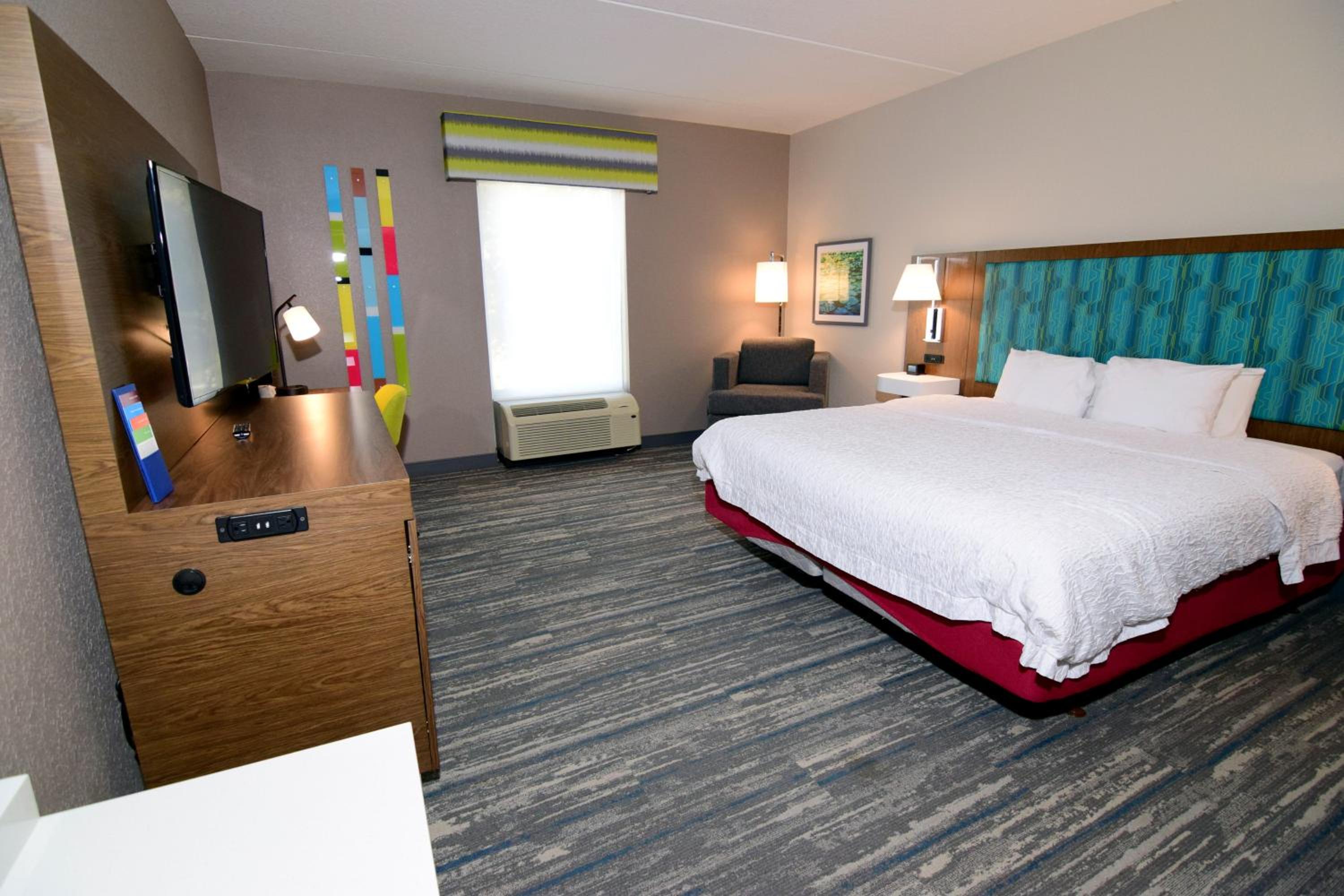 King Room with King Bed - Non-Smoking - Photo 1