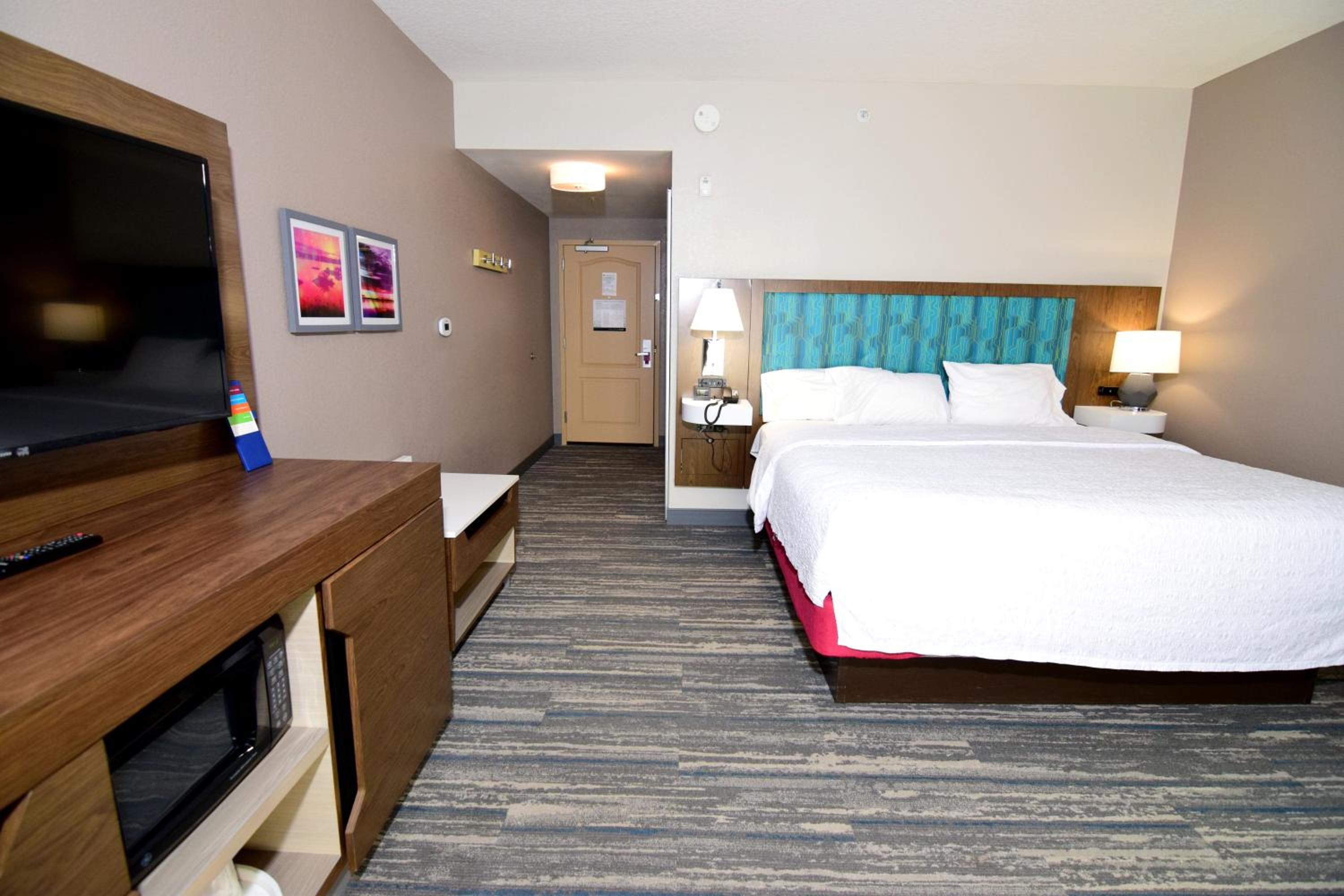 King Room with Sofa Bed - Non-Smoking - Photo 2