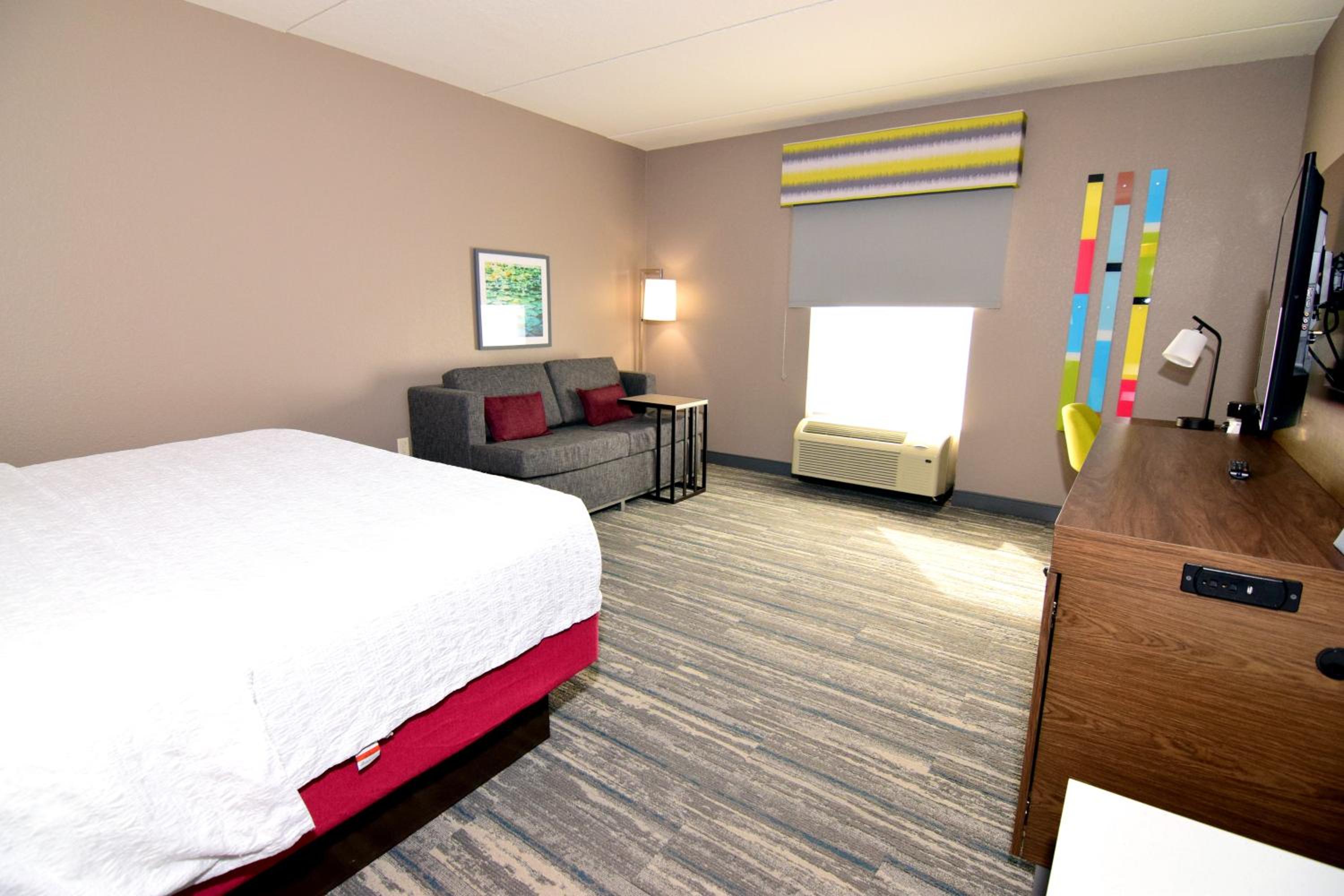 King Room with Sofa Bed - Non-Smoking - Photo 18
