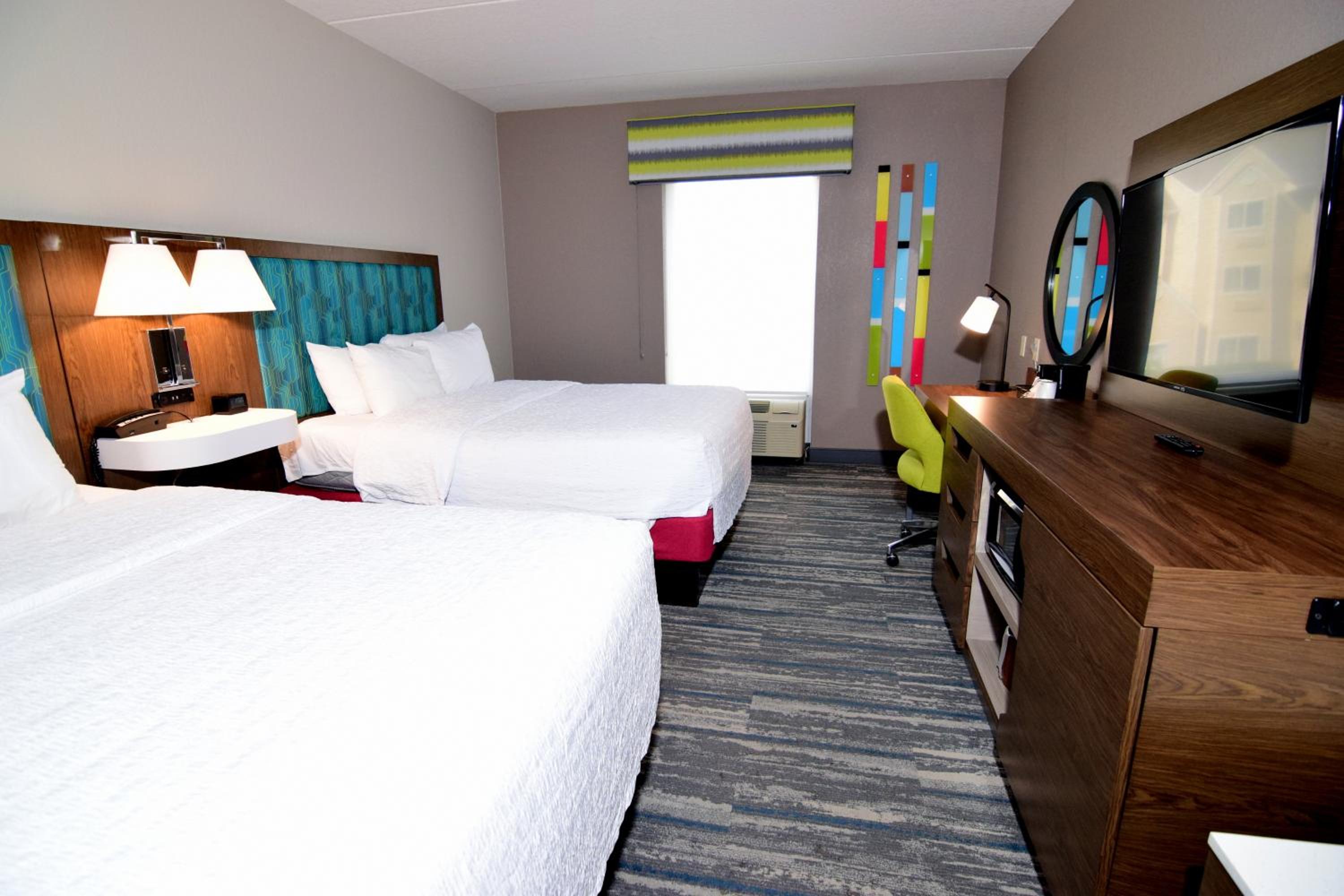 Room with Two Queen Beds - Non-Smoking - Photo 5