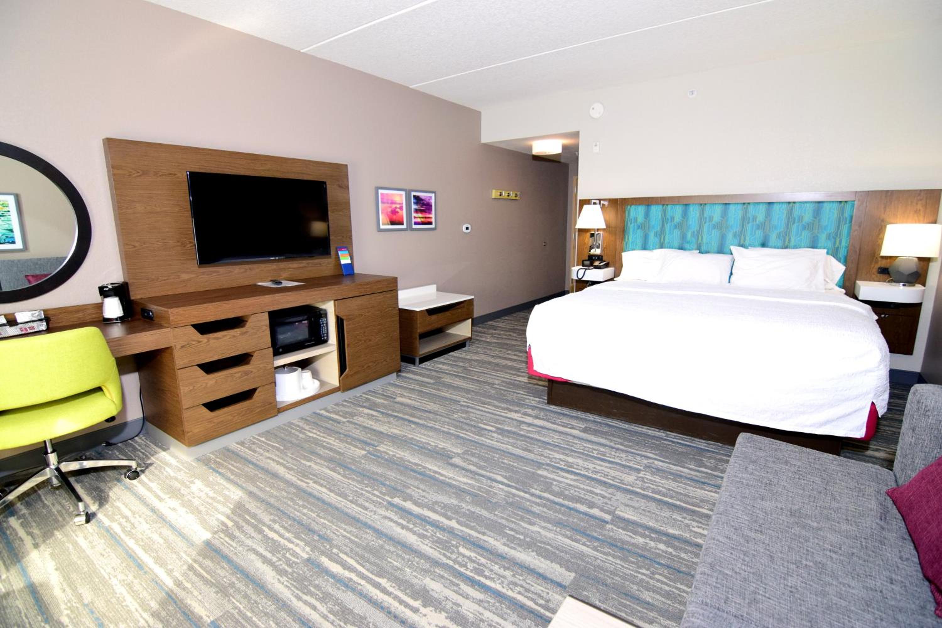 King Room with Sofa Bed - Non-Smoking - Photo 10