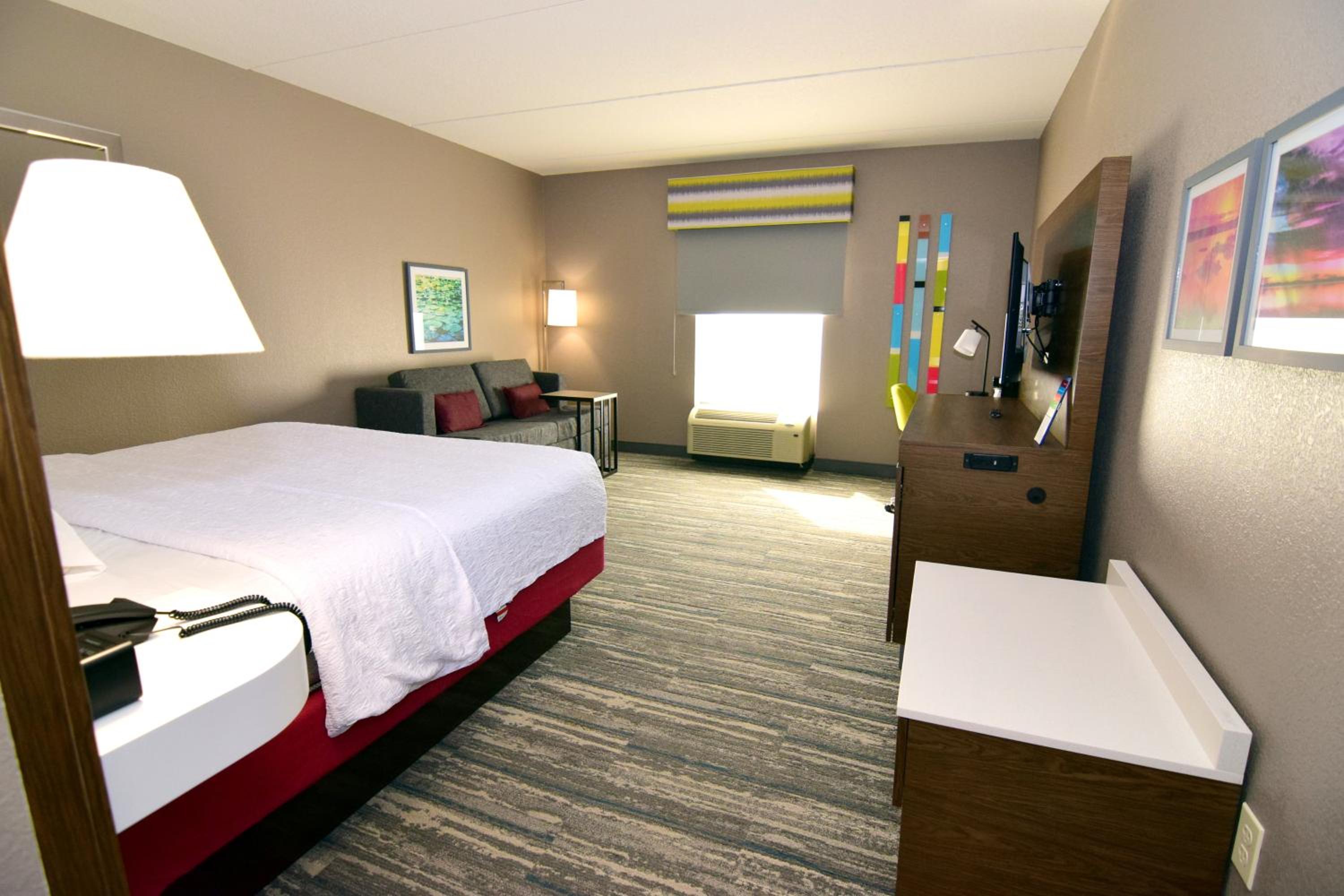 King Room with Sofa Bed - Non-Smoking - Photo 8