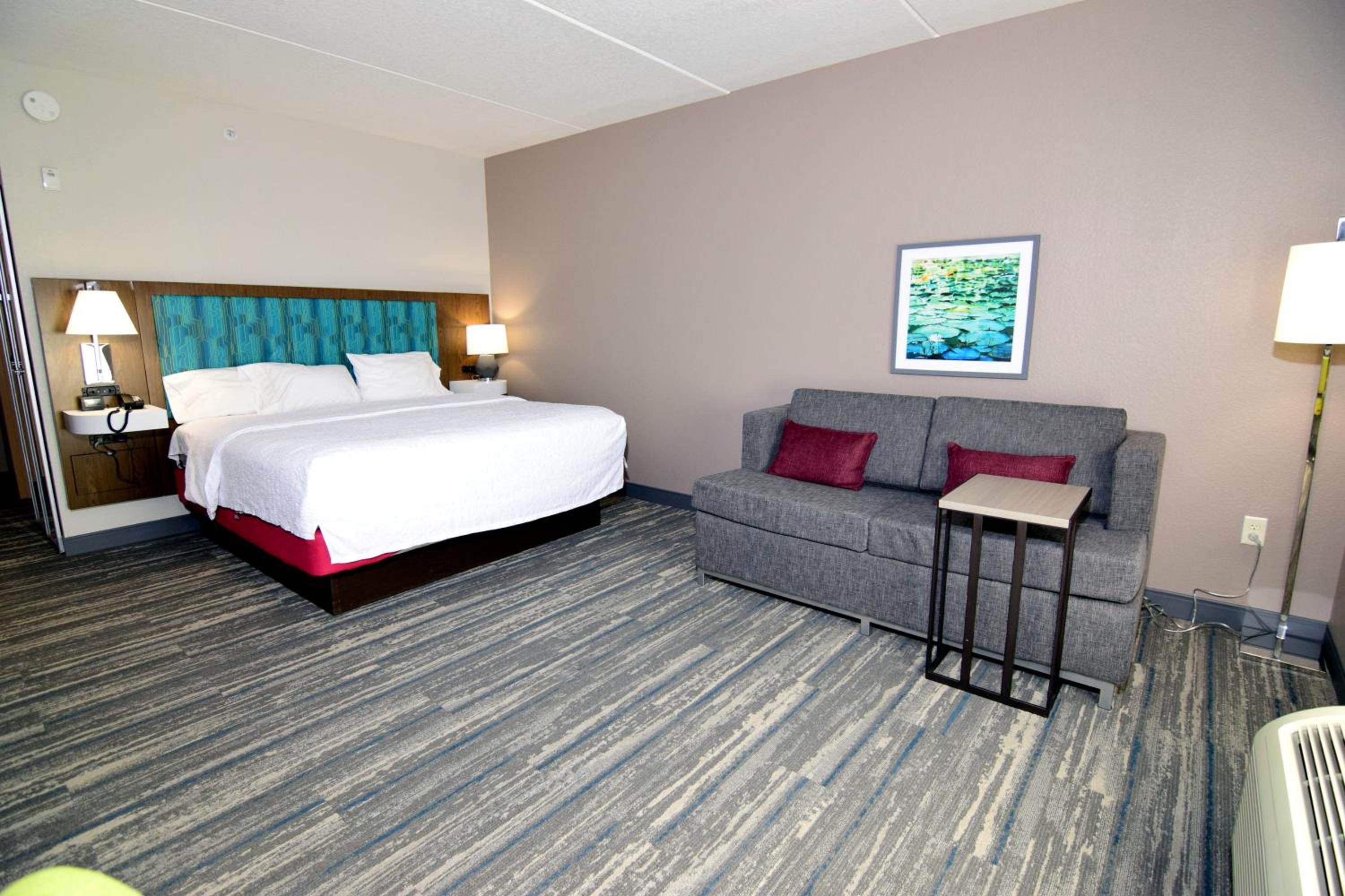 King Room with Sofa Bed - Non-Smoking - Photo 5