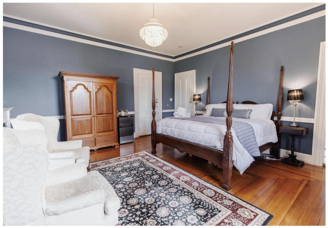Deluxe King Suite