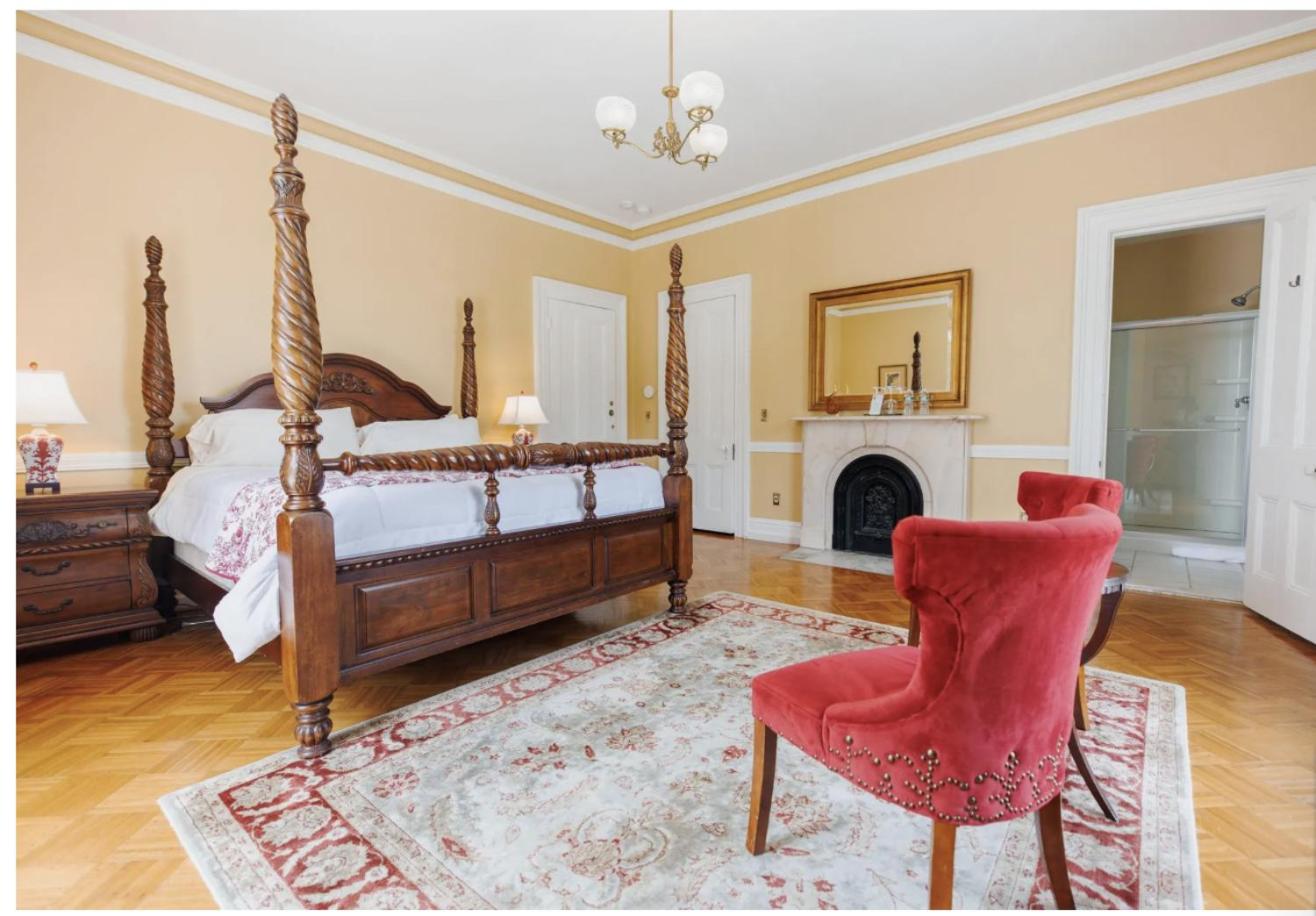 Deluxe King Suite