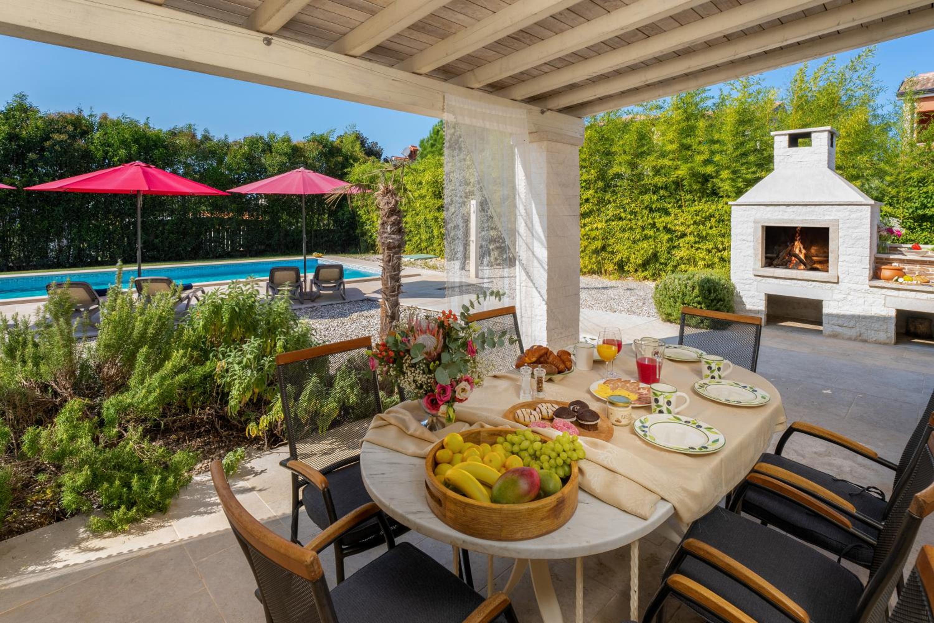 Villa photo 3
