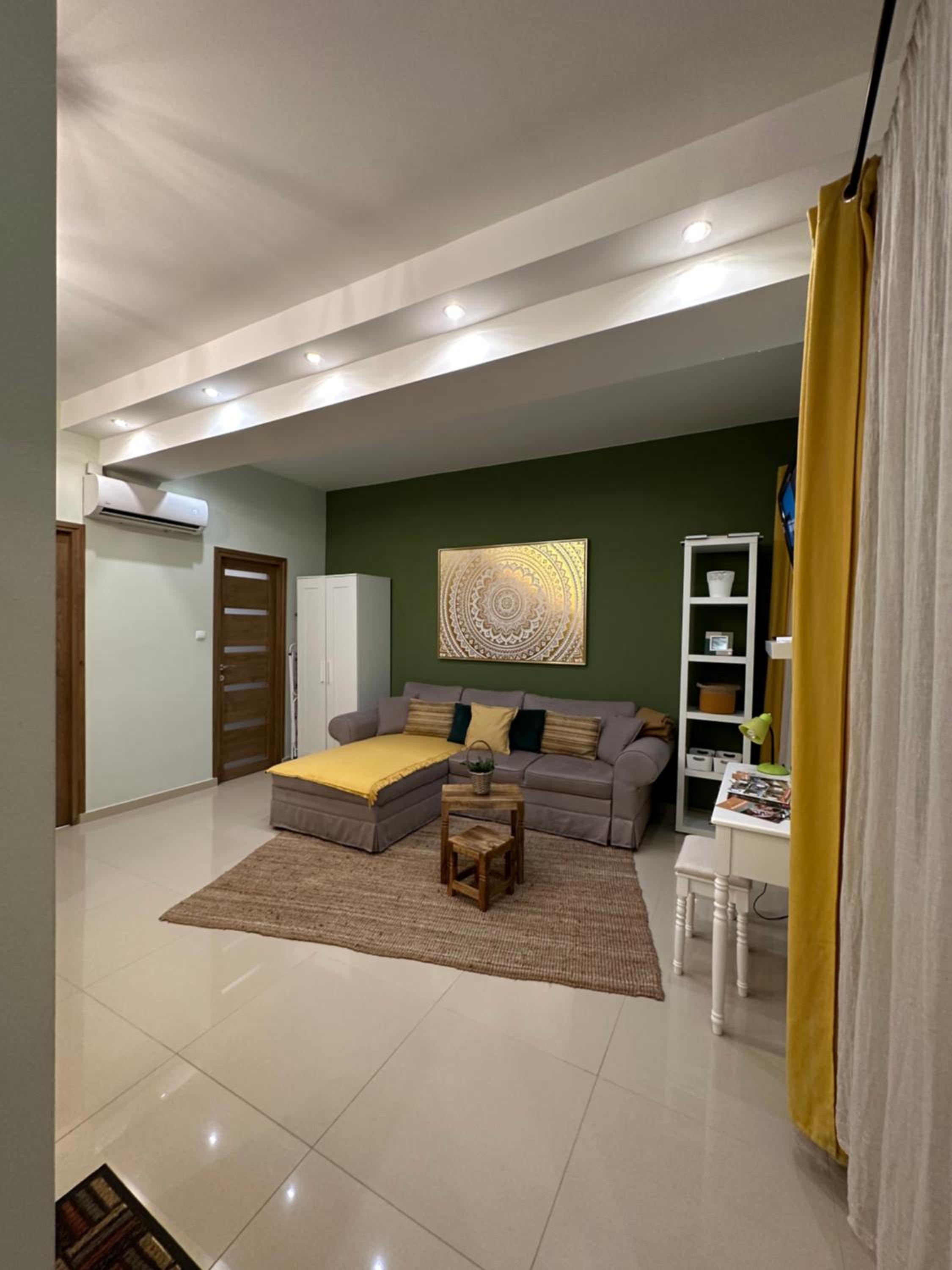 One-Bedroom Apartment photo 1