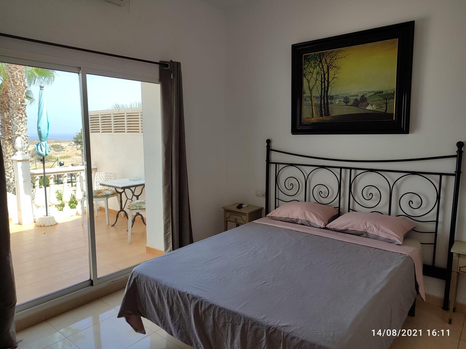 Estudio con vista al mar