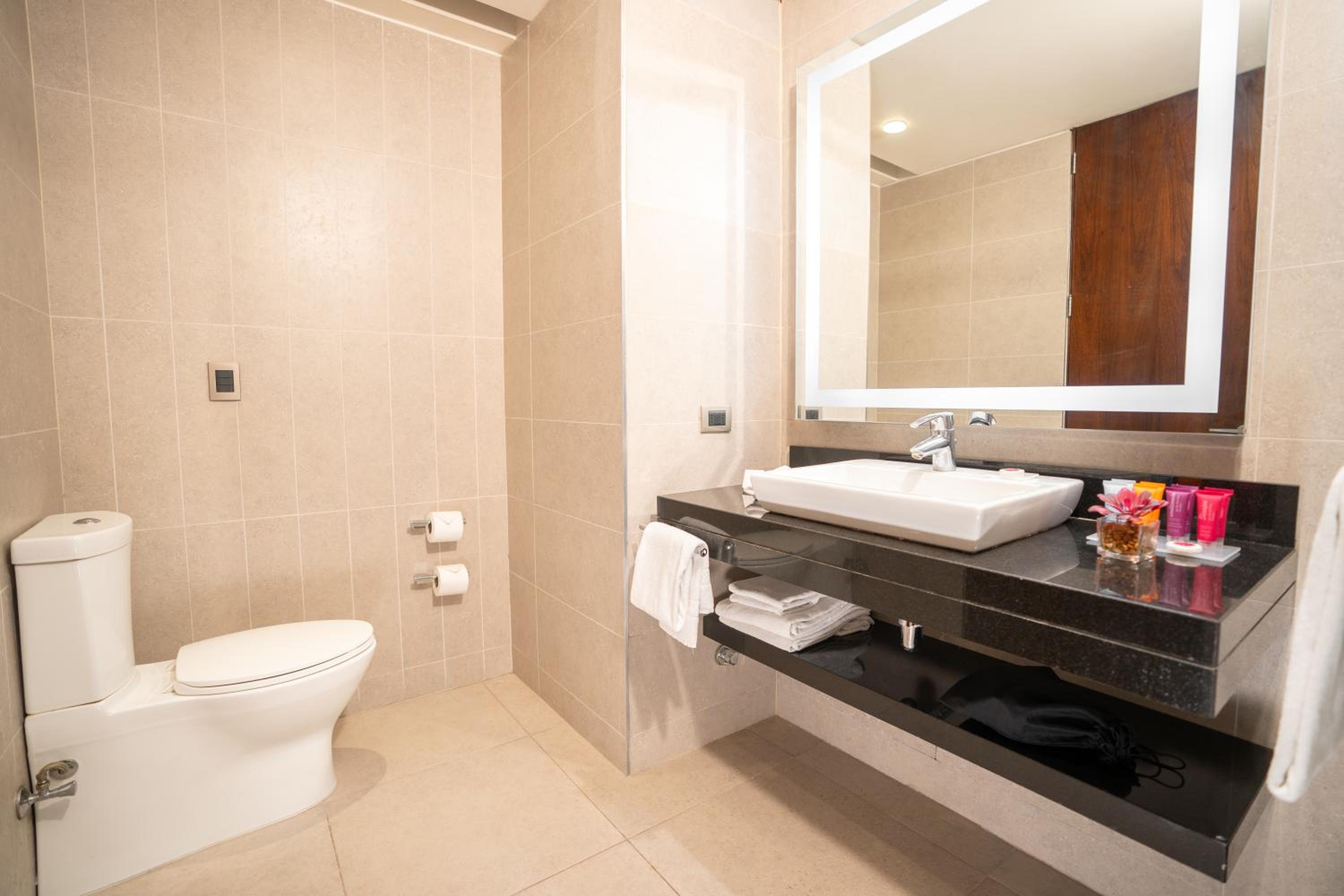 Double Room with Two Double Beds - Photo 6