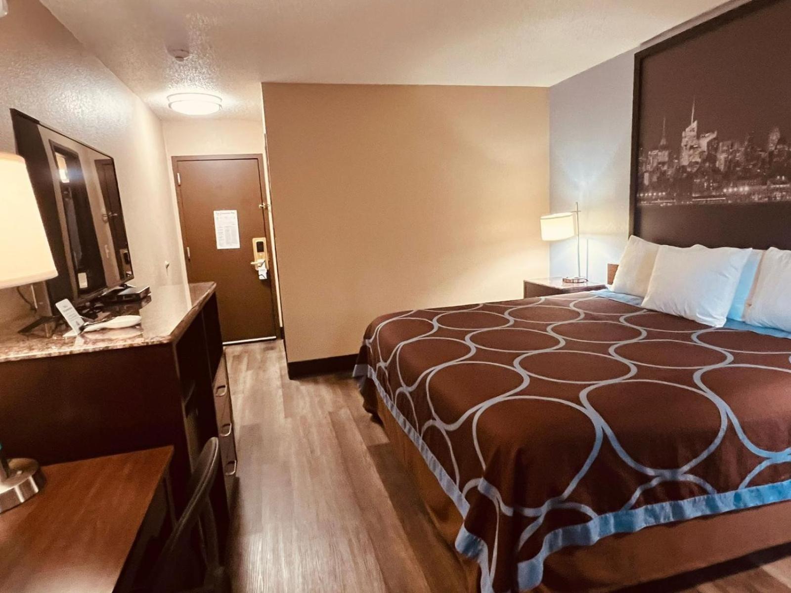 King Room - Non-Smoking - Photo 1