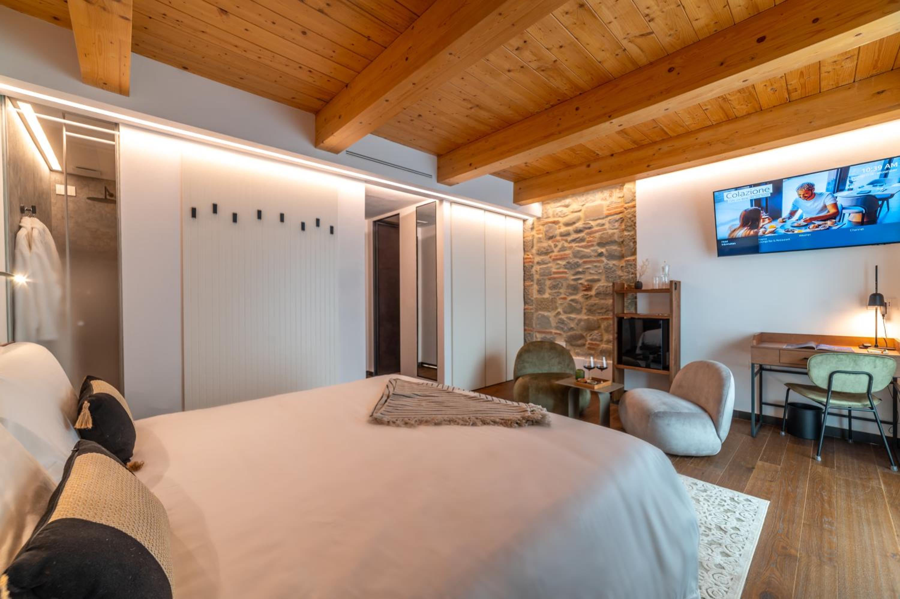 Superior Double Room with Balcony - Photo 5