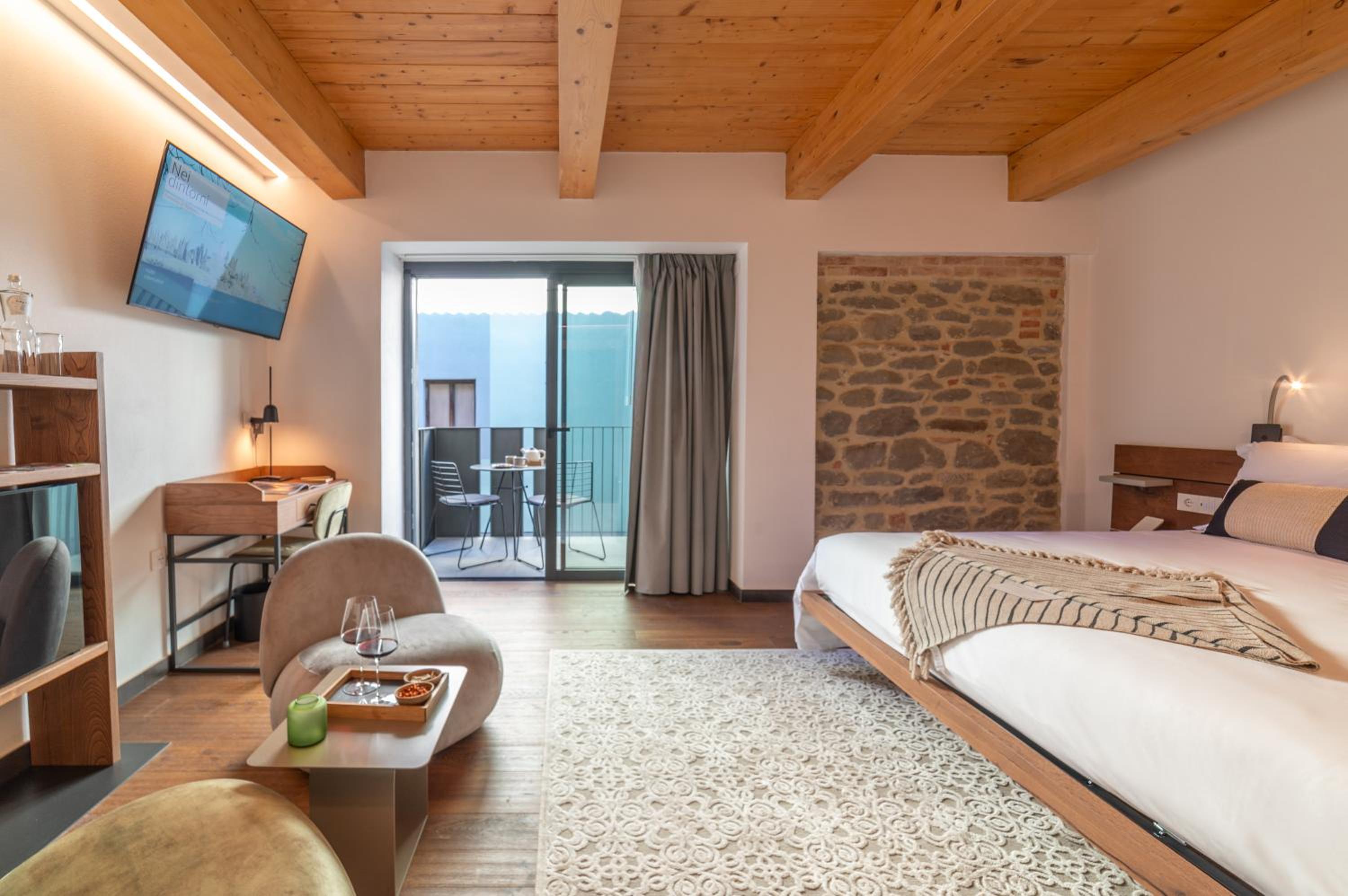 Superior Double Room with Balcony - Photo 6