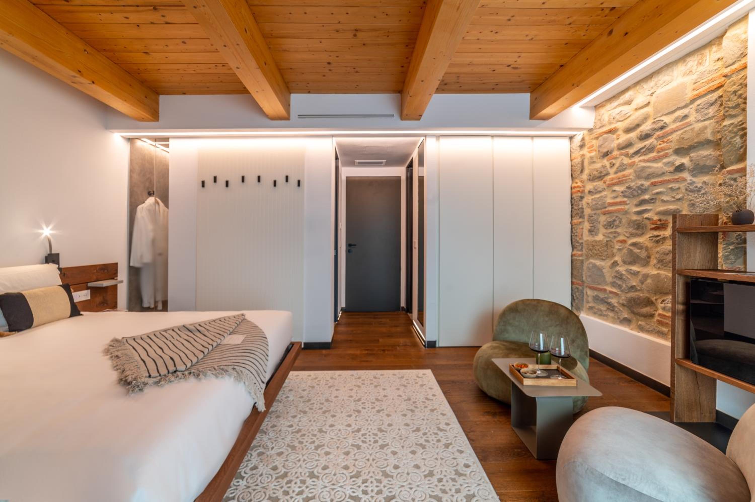 Superior Double Room with Balcony - Photo 1