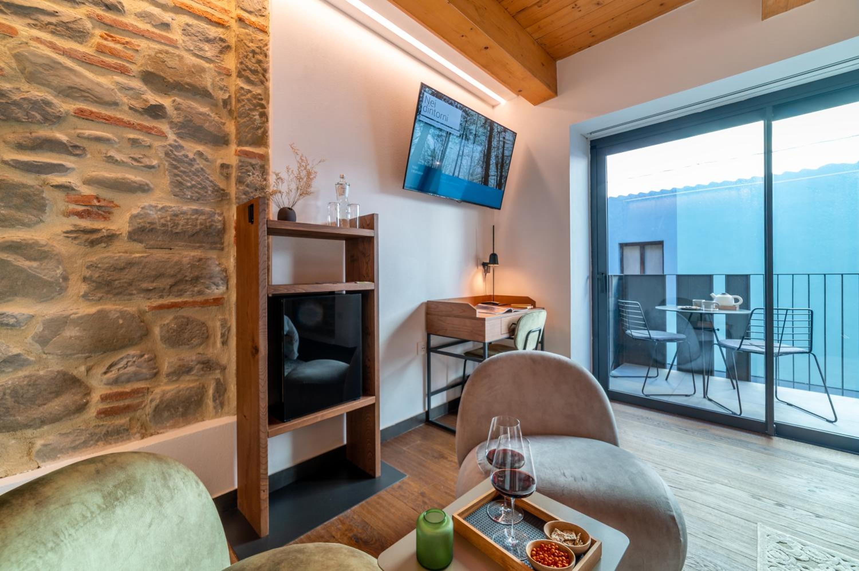 Superior Double Room with Balcony - Photo 12