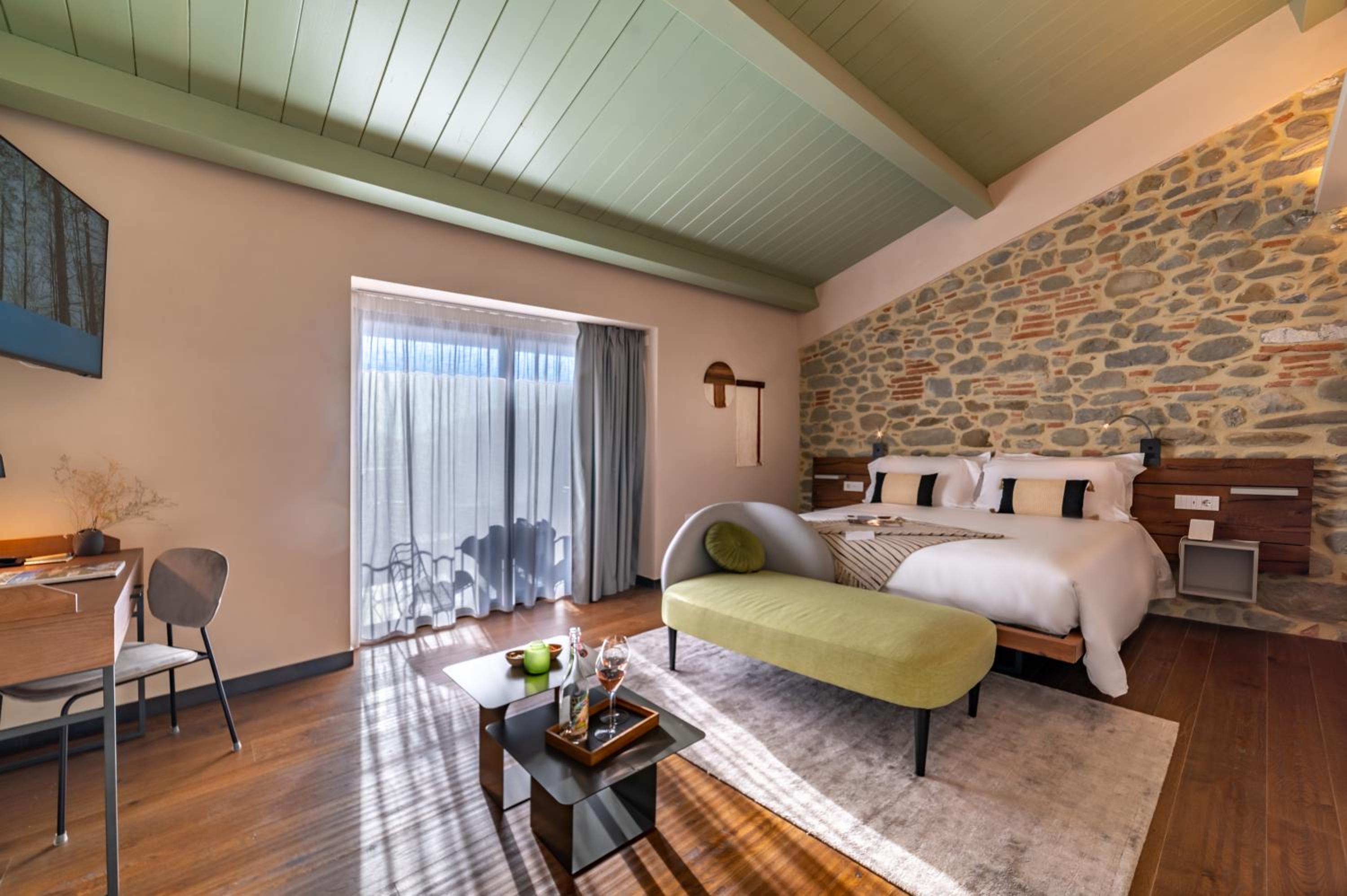 Deluxe King Room with Balcony - Photo 16