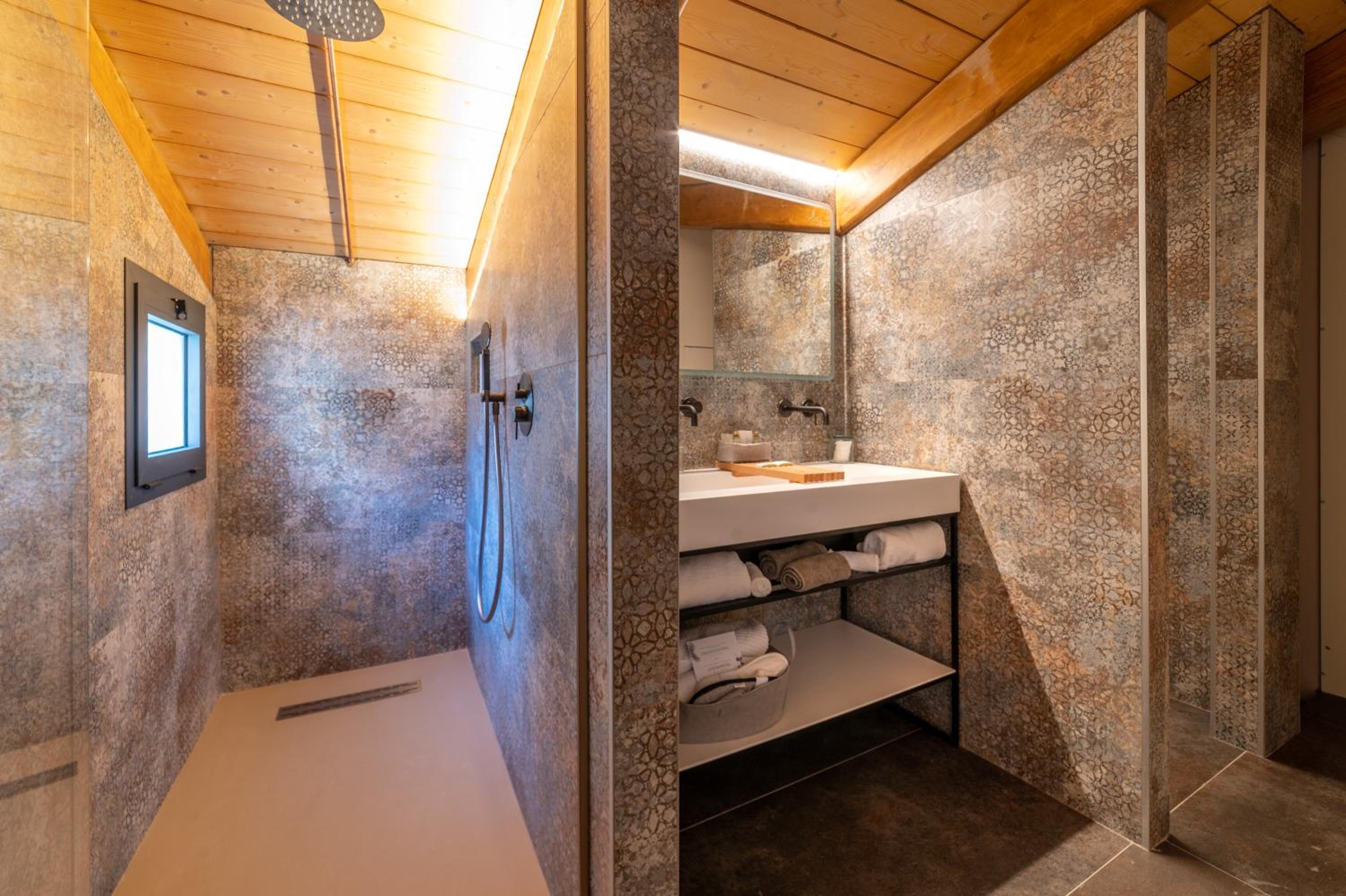 Suite with Spa Bath - Photo 6