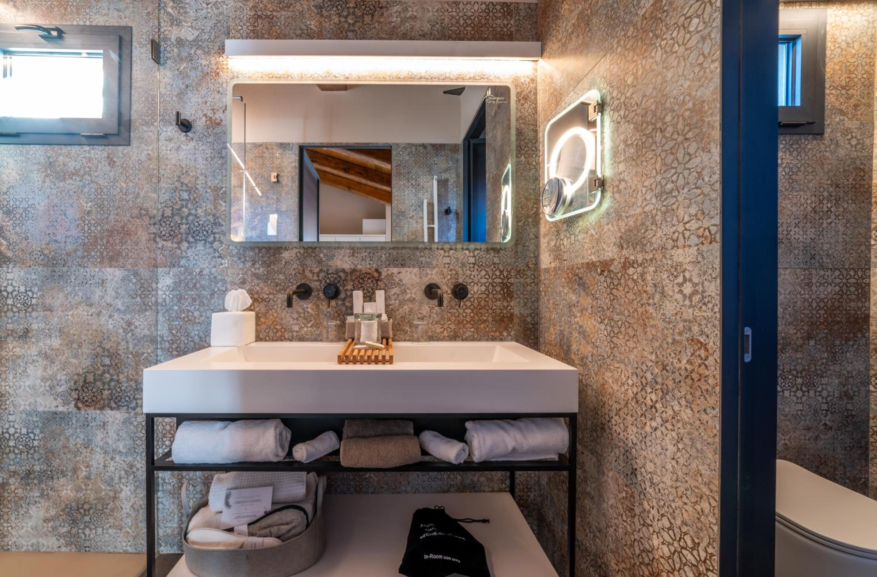 Suite with Spa Bath - Photo 8