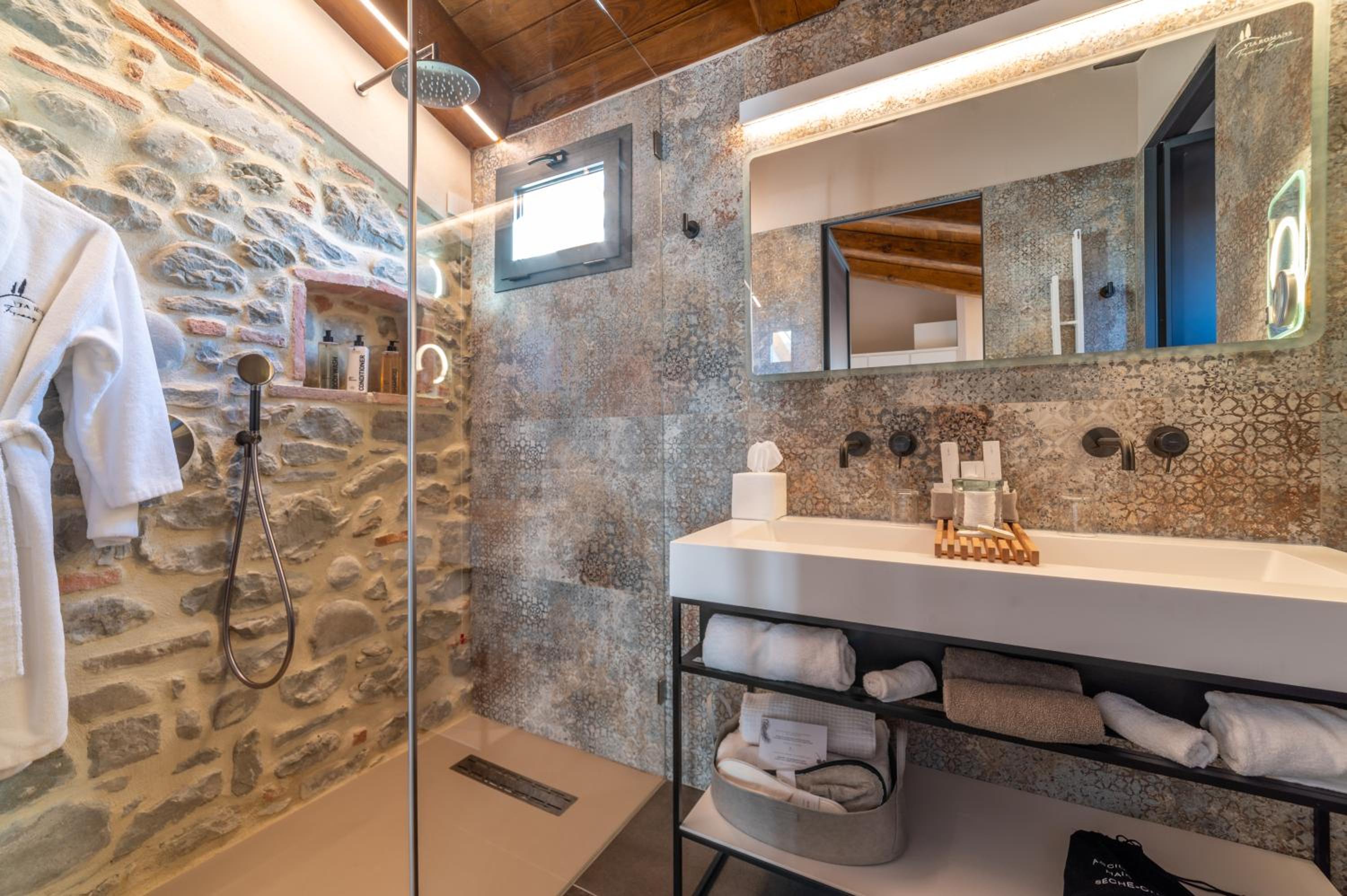 Suite with Spa Bath - Photo 7