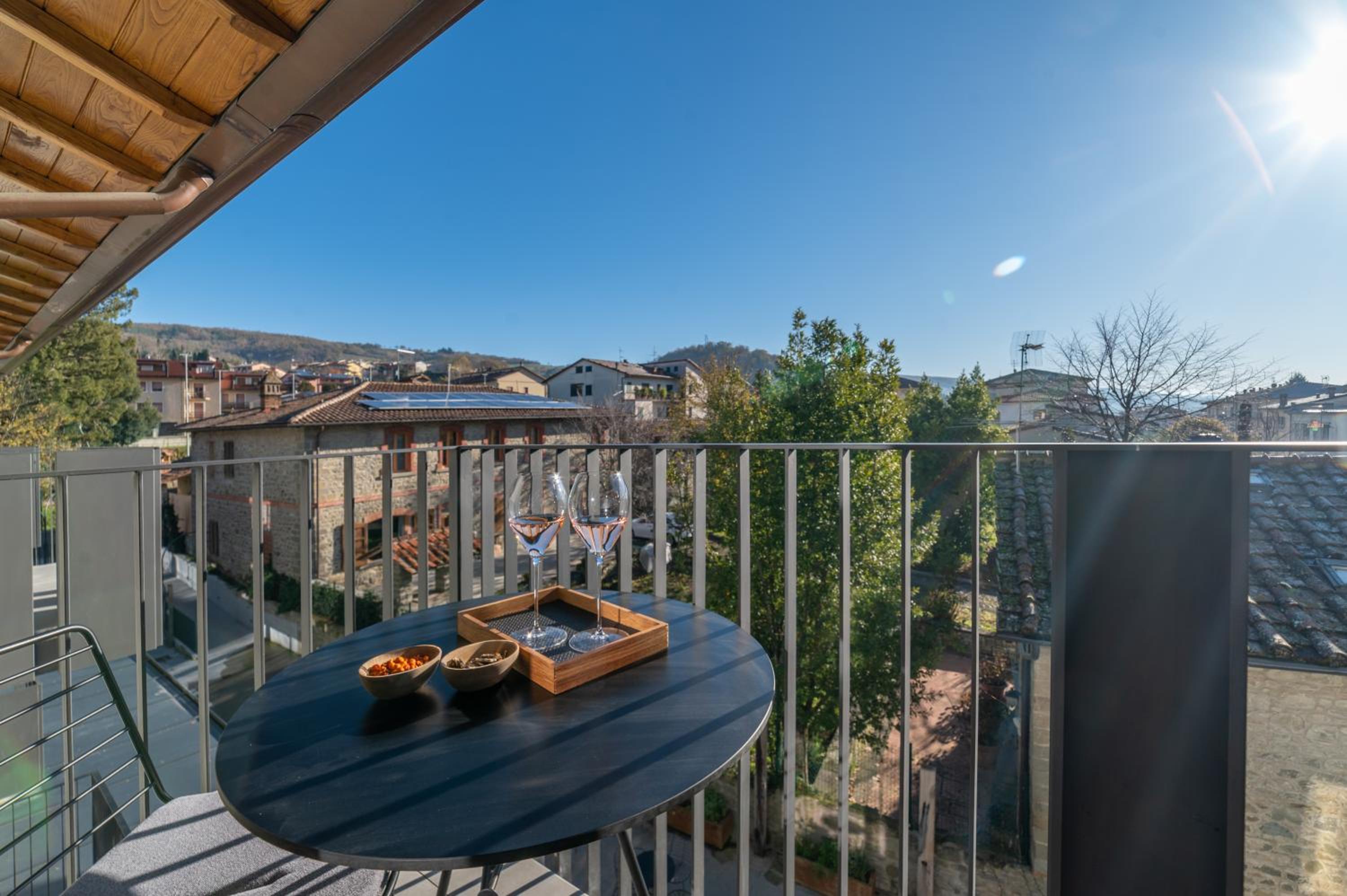 Deluxe King Room with Balcony - Photo 19