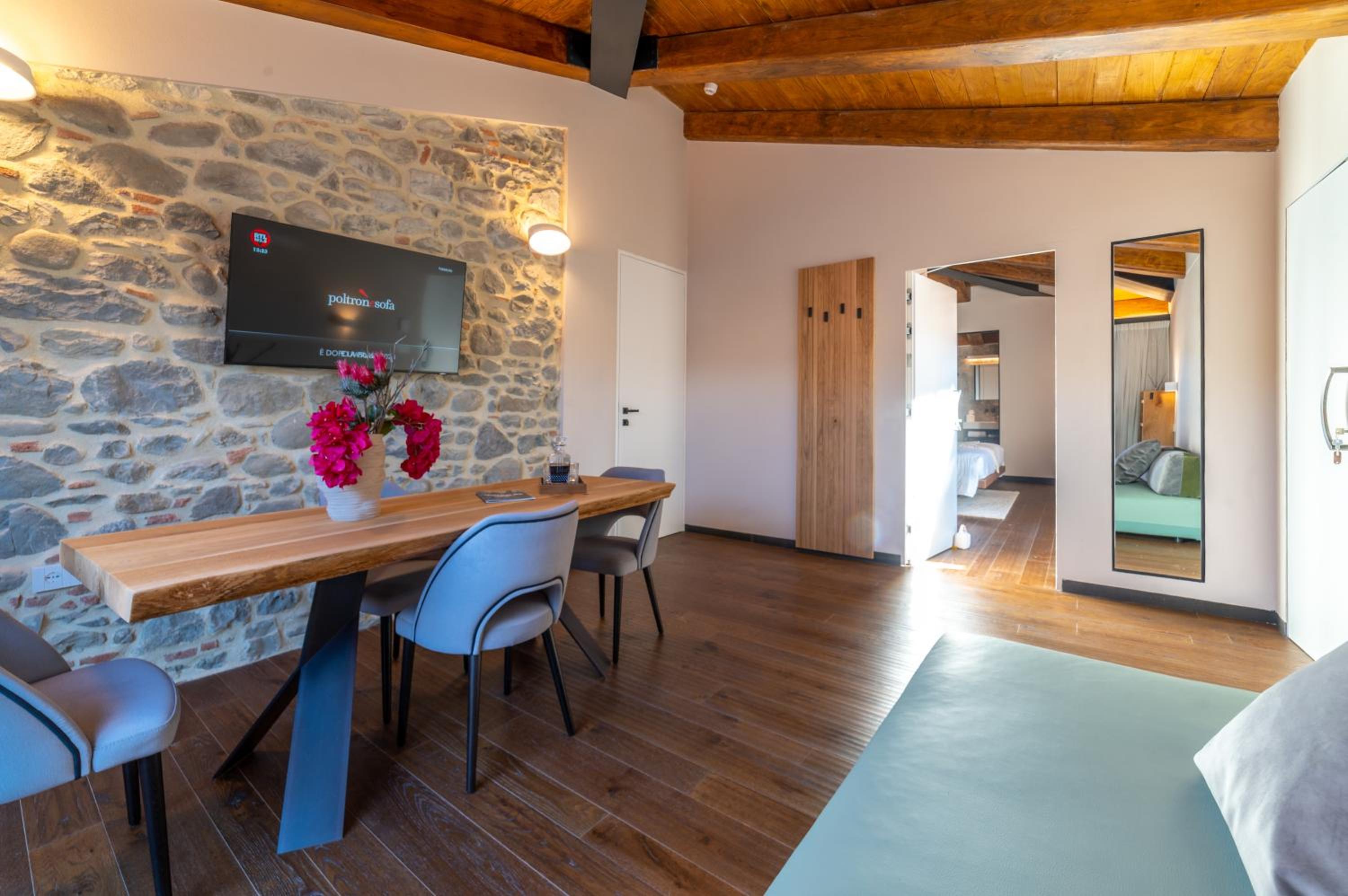 Suite with Spa Bath - Photo 4
