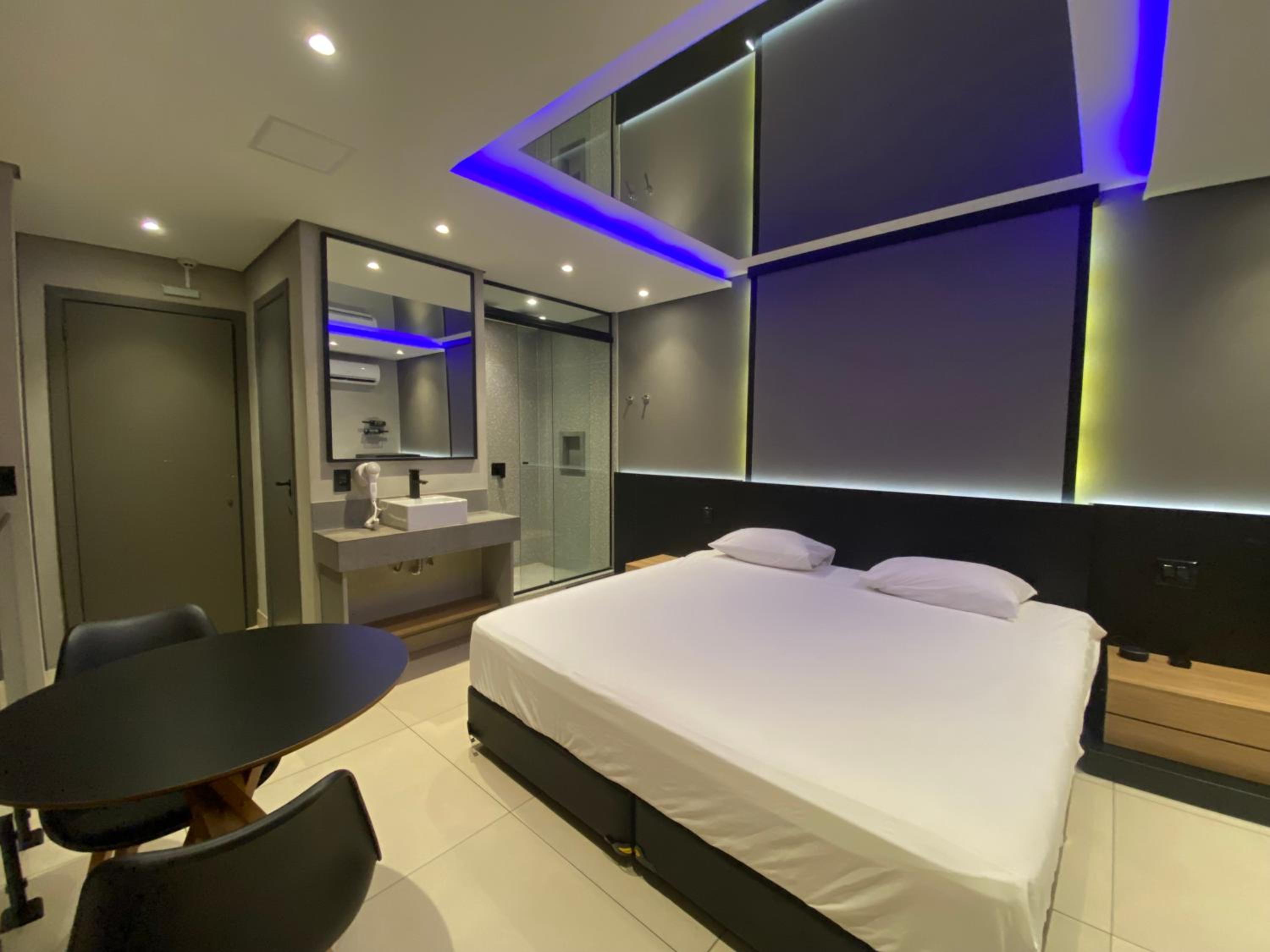 Suite with Spa Bath - Photo 1