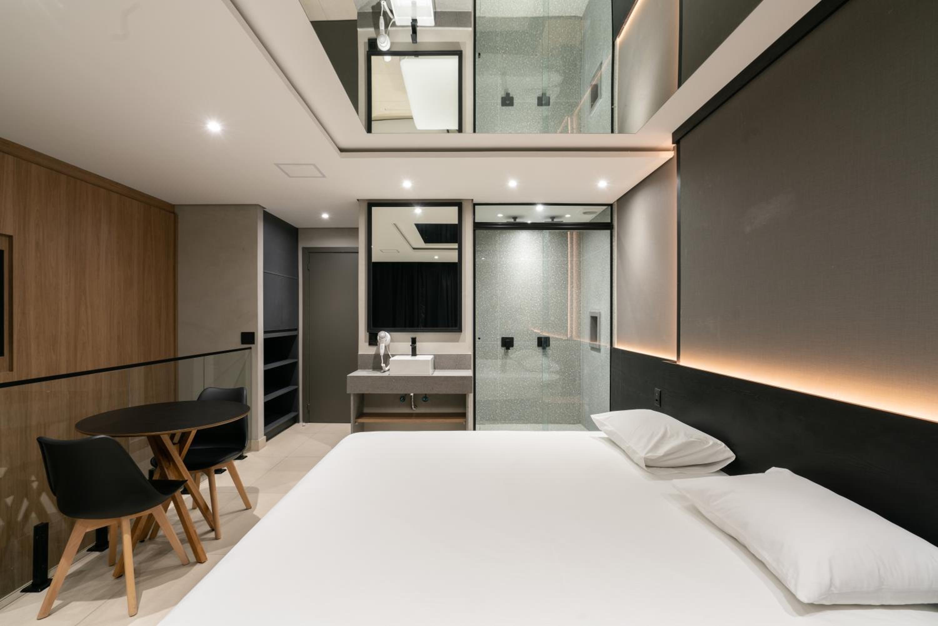 Suite with Spa Bath - Photo 3