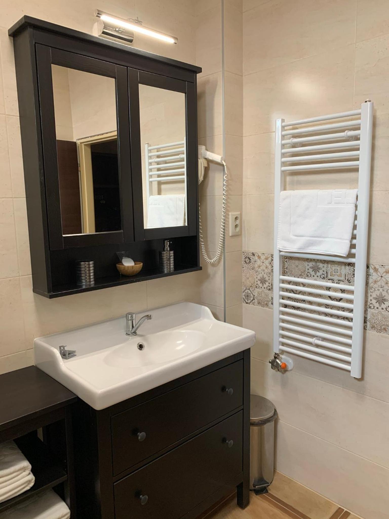 Two-Bedroom Suite - Photo 9