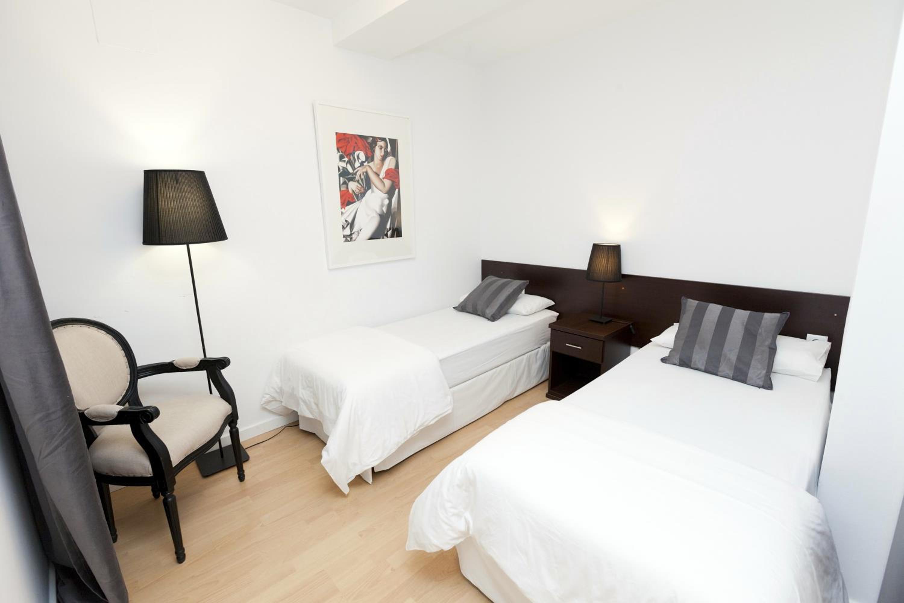 Two-Bedroom Apartment with Balcony photo 2
