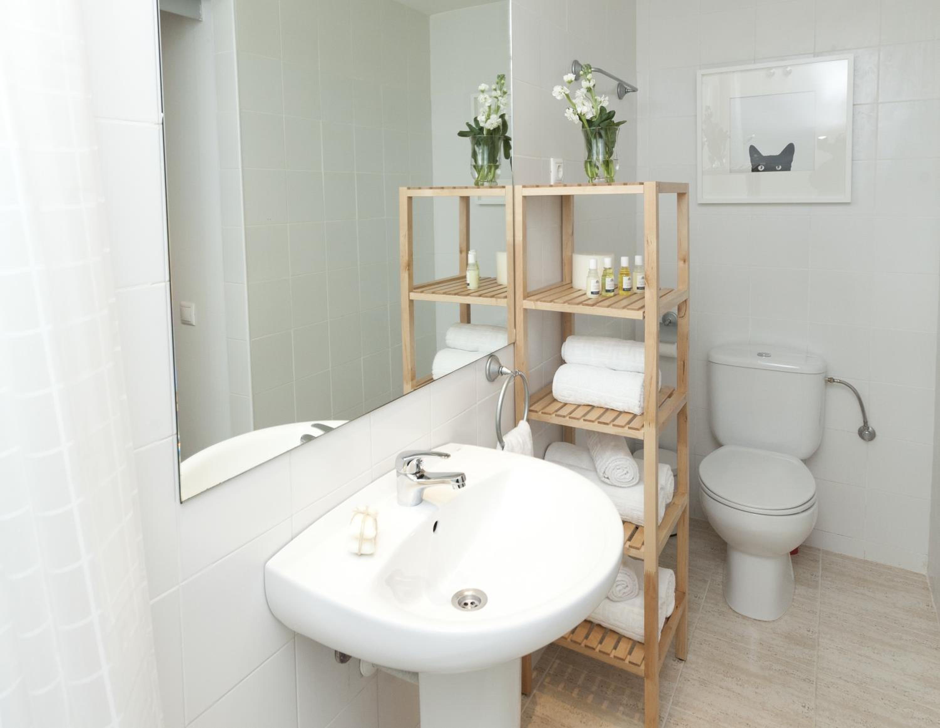 Two-Bedroom Apartment with Balcony photo 3