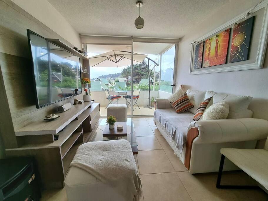 Three-Bedroom House photo 3