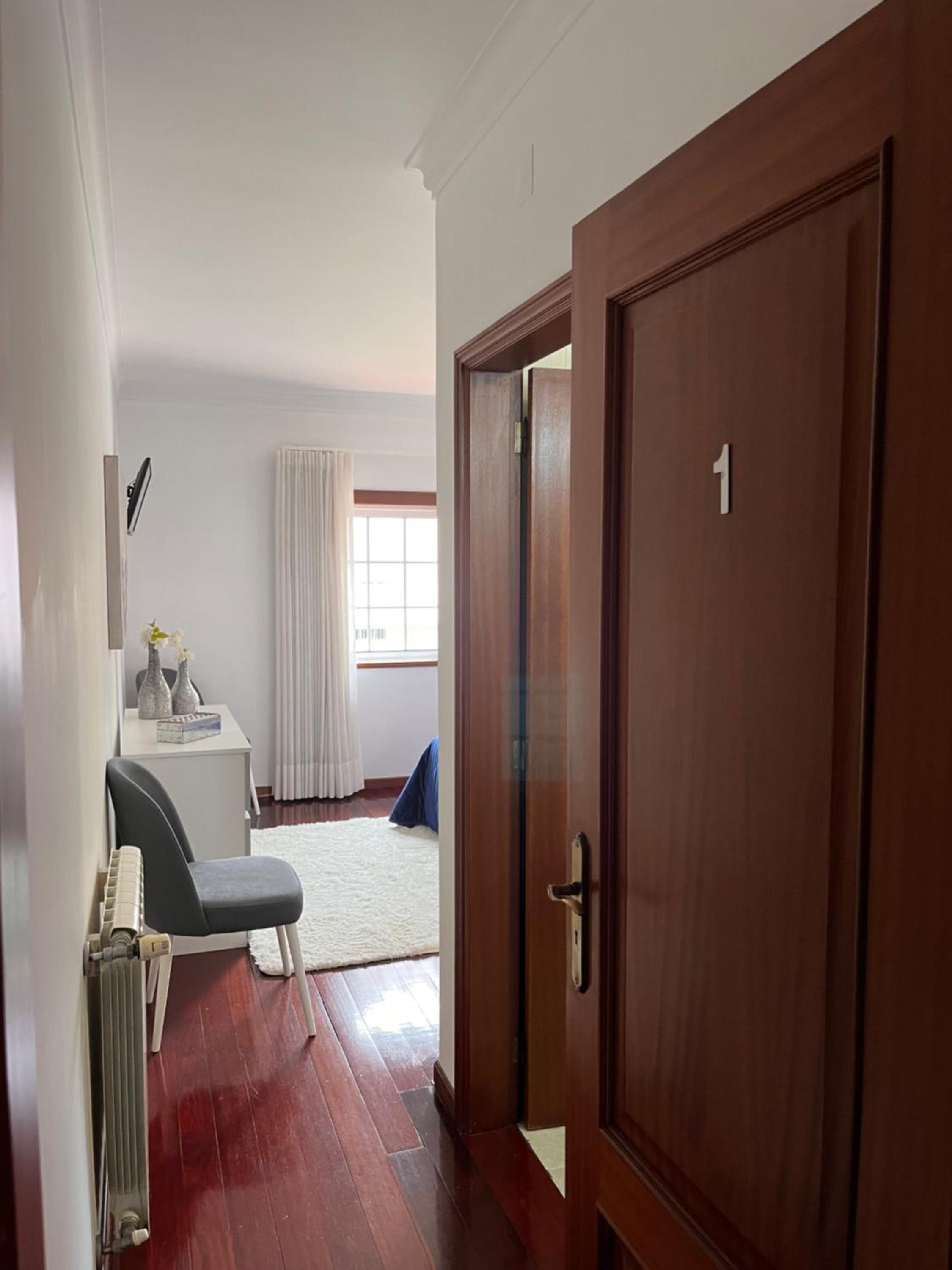 Double Room with Private Bathroom - Photo 4