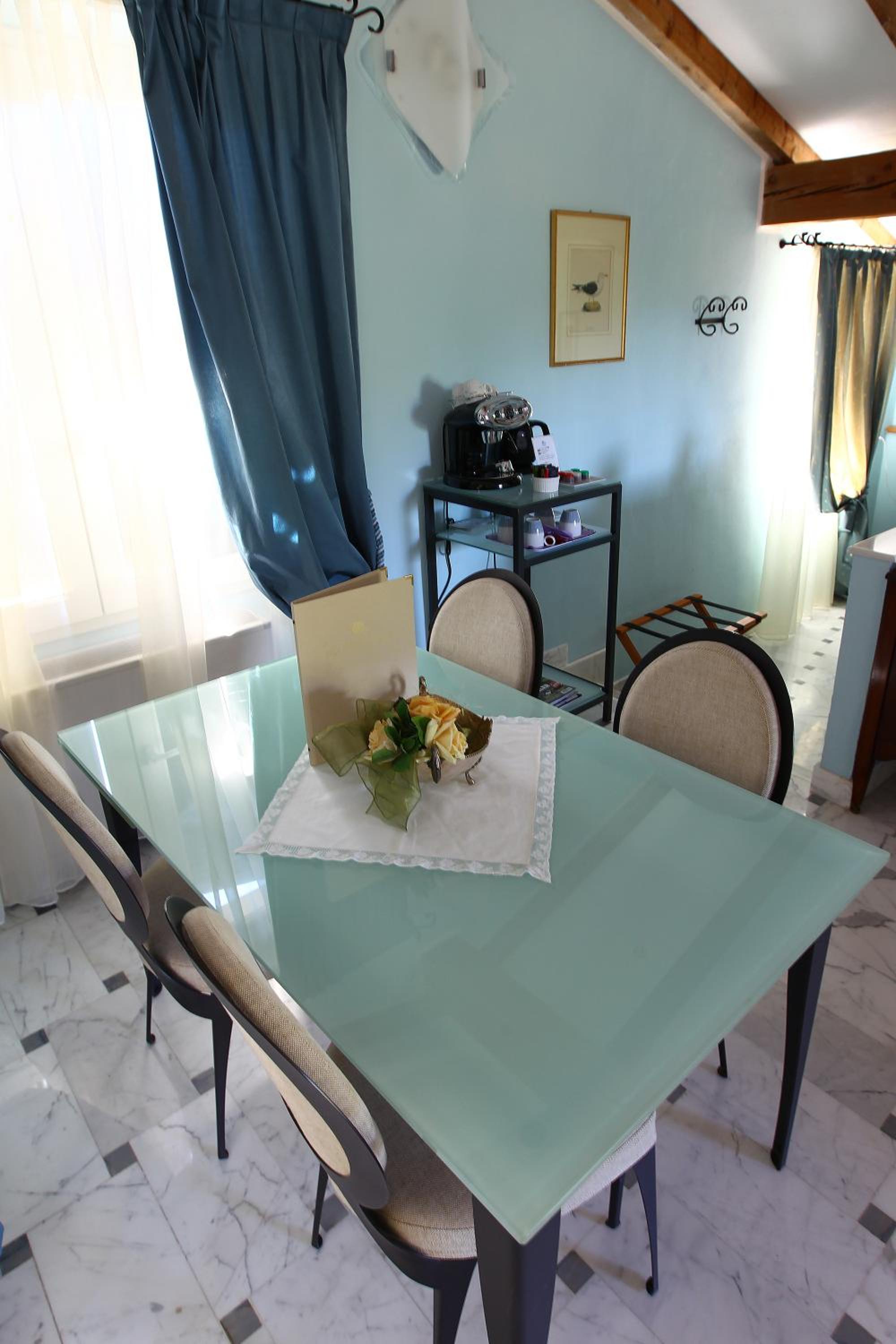 Suite - Photo 4