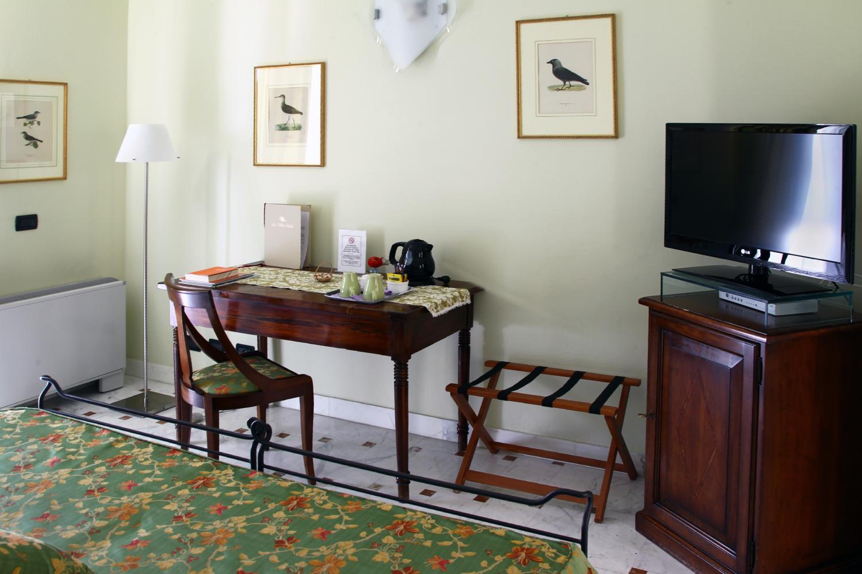 Deluxe Double Room - Photo 12