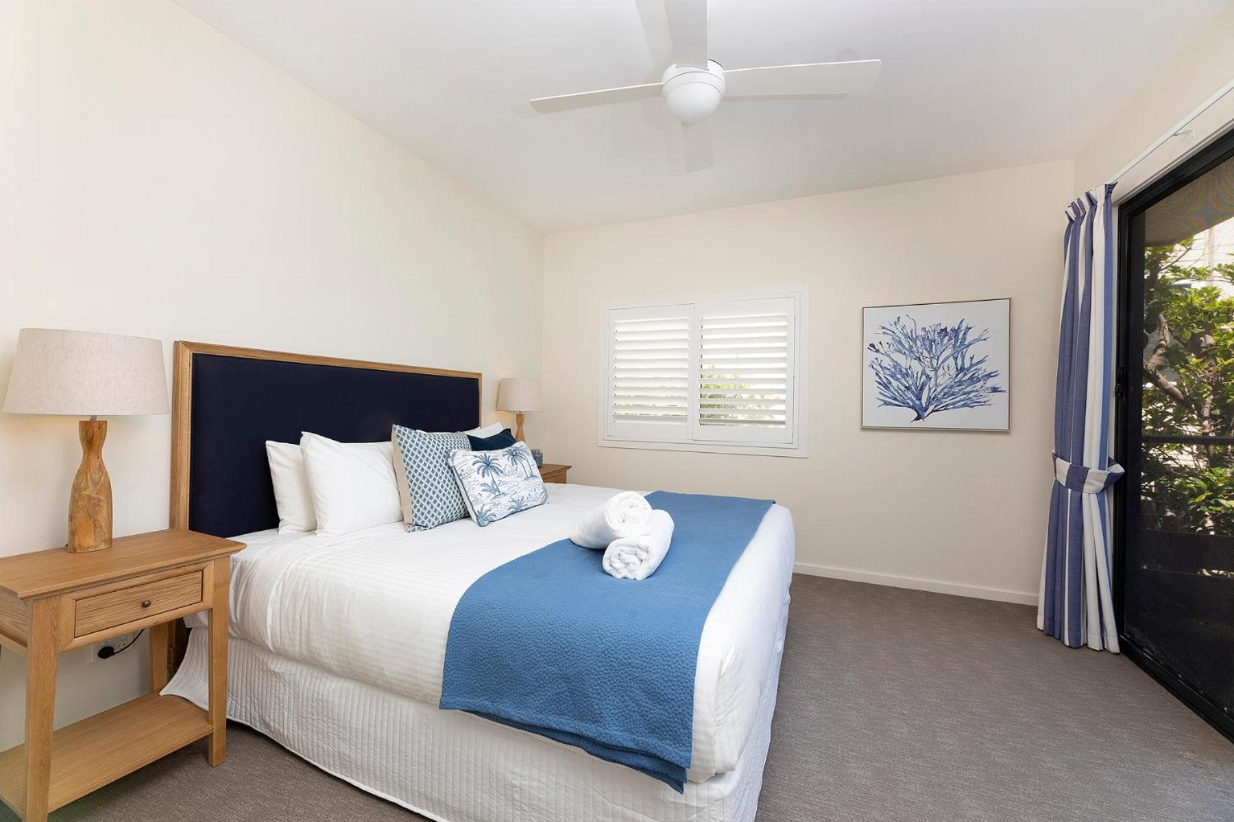 Six-Bedroom House photo 1
