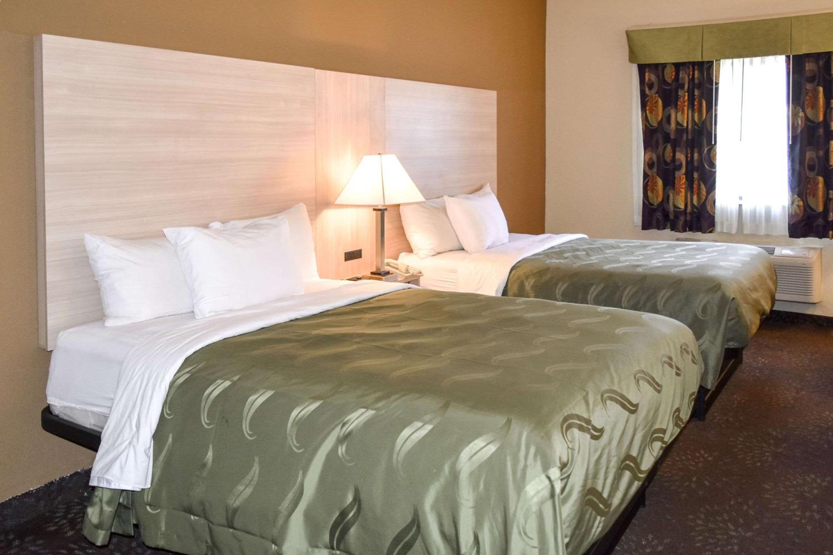 Queen Room with Two Queen Beds - Non-Smoking - Photo 1