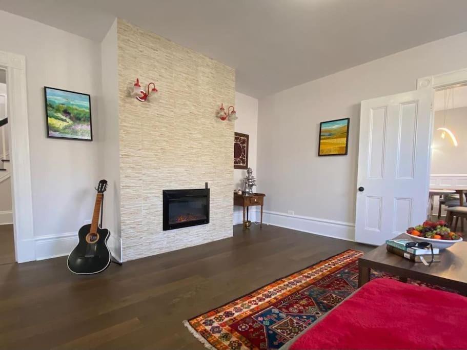 Three-Bedroom House photo 2