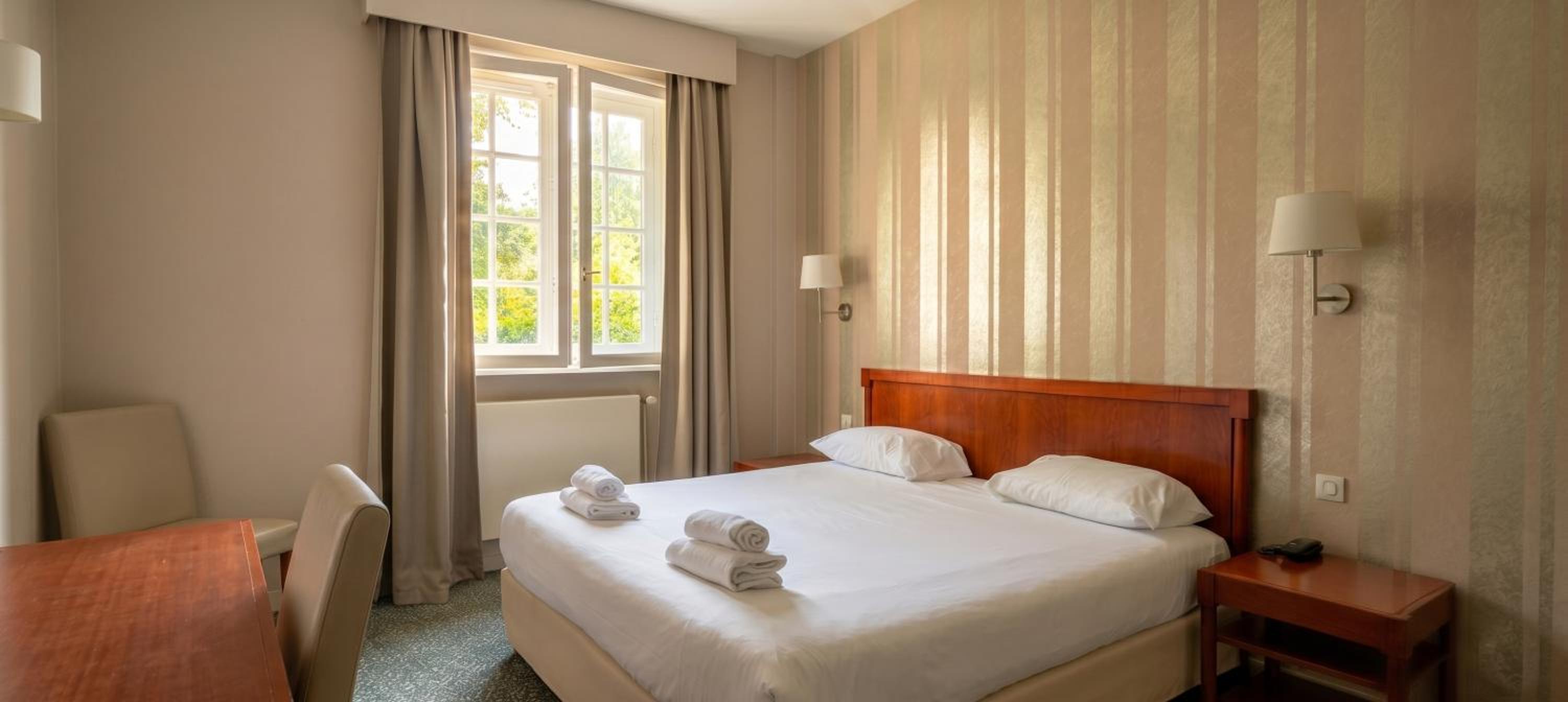 Logis Hôtel Du Château - Combourg, Proche Saint-Malo