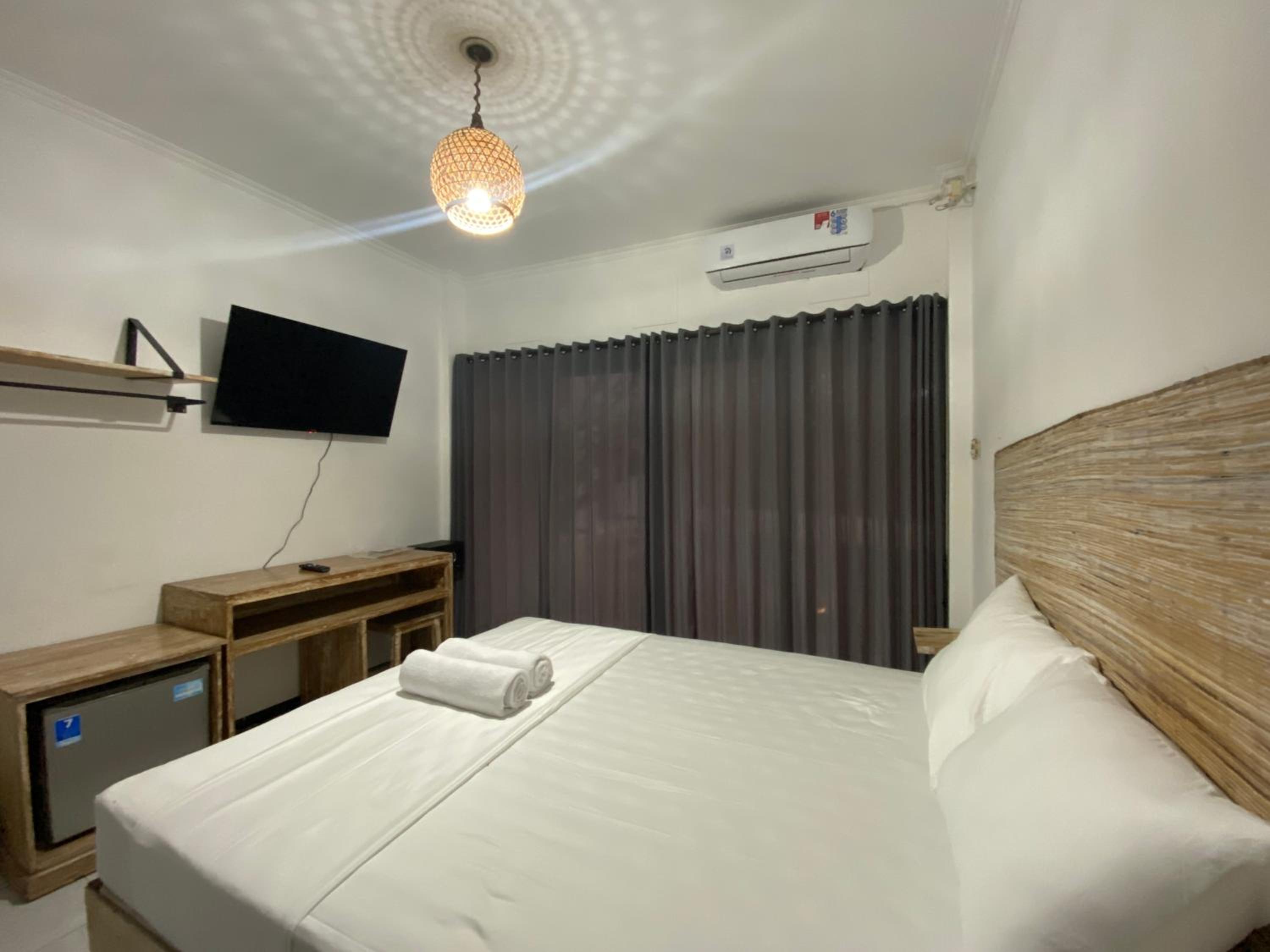 Double Room with Private Bathroom - Photo 10