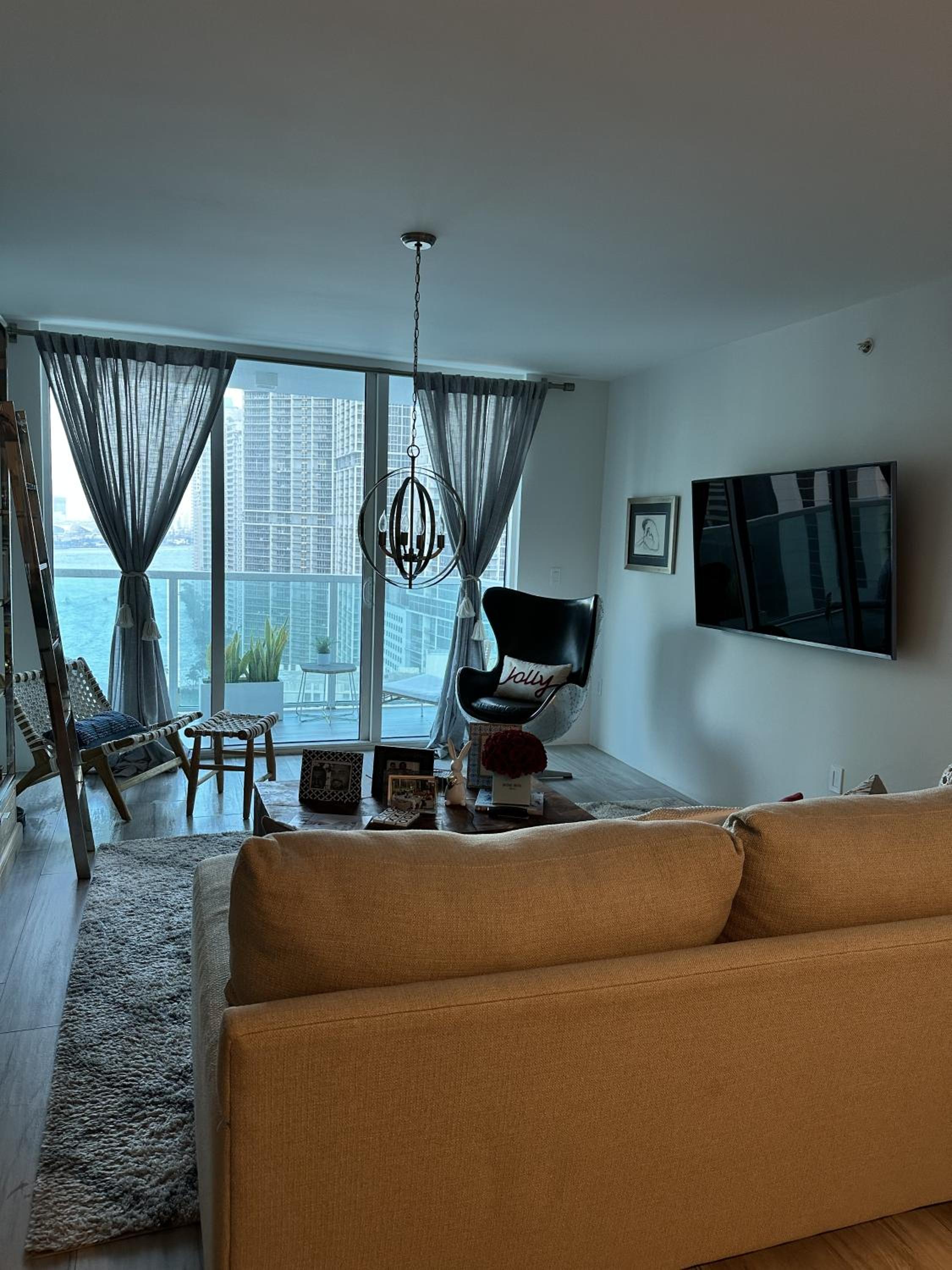One-Bedroom Apartment photo 1
