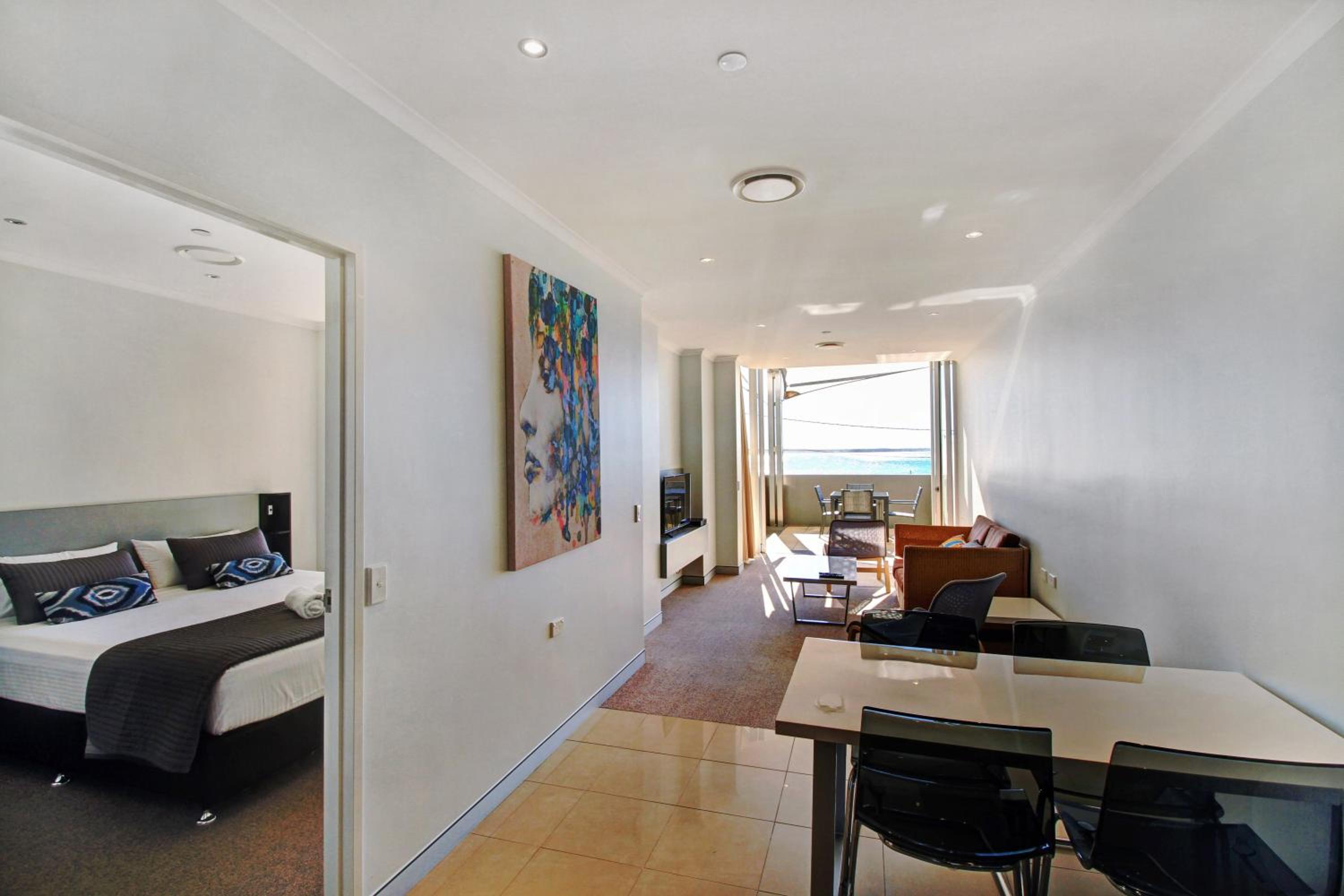 Two-Bedroom Groundfloor Apartment with Ocean View photo 2