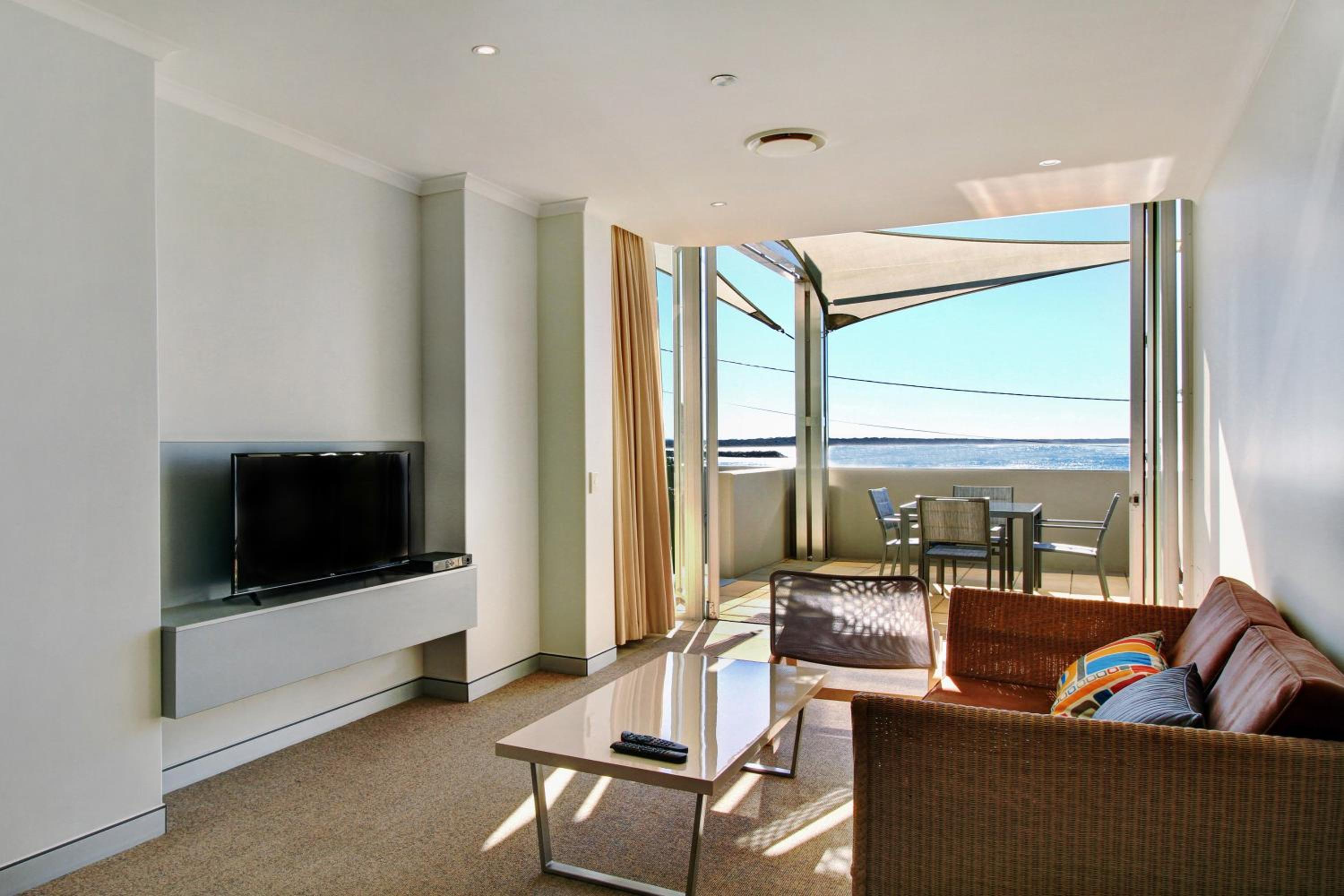 Two-Bedroom Groundfloor Apartment with Ocean View photo 3