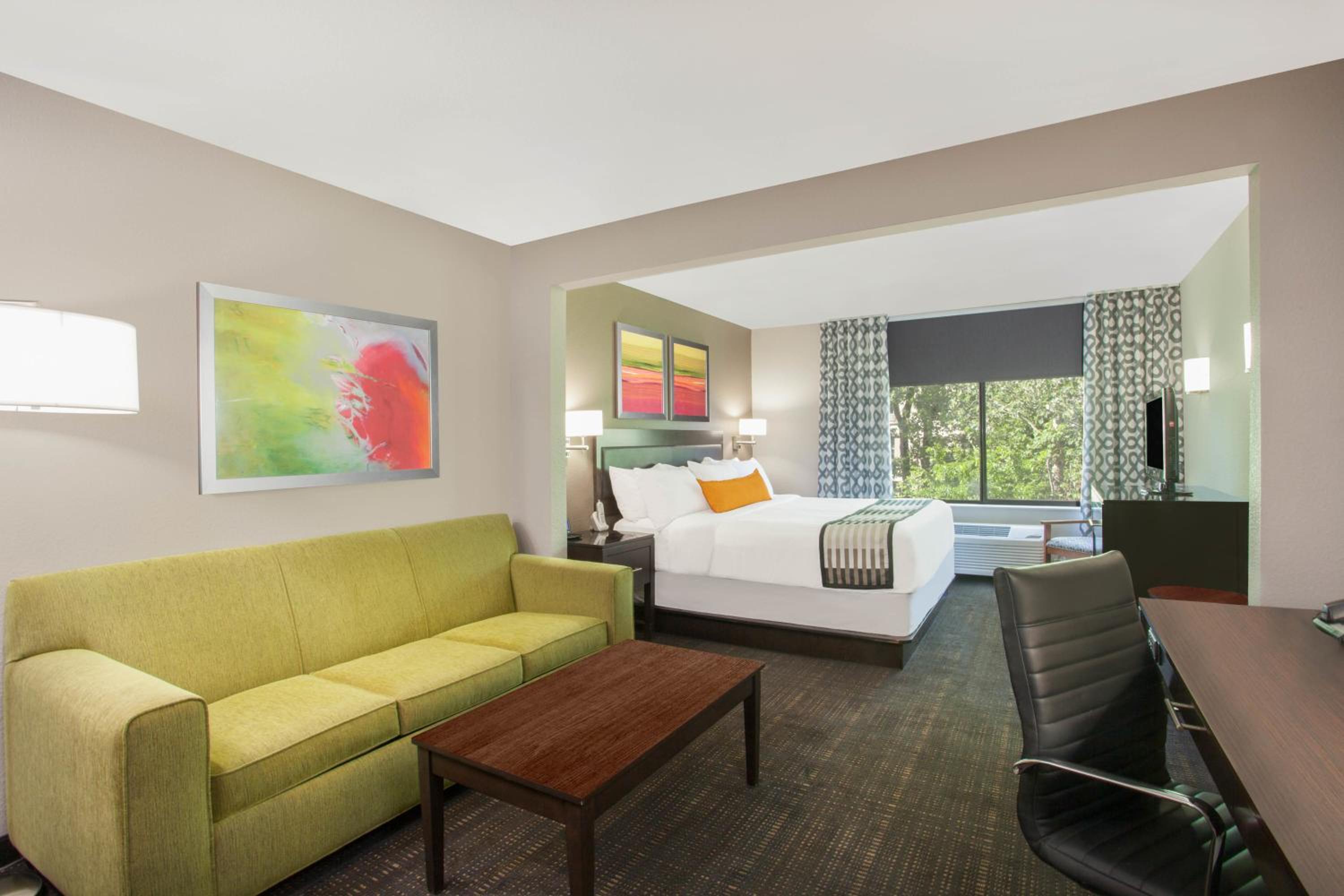 Deluxe King Room - Non-Smoking - Photo 1