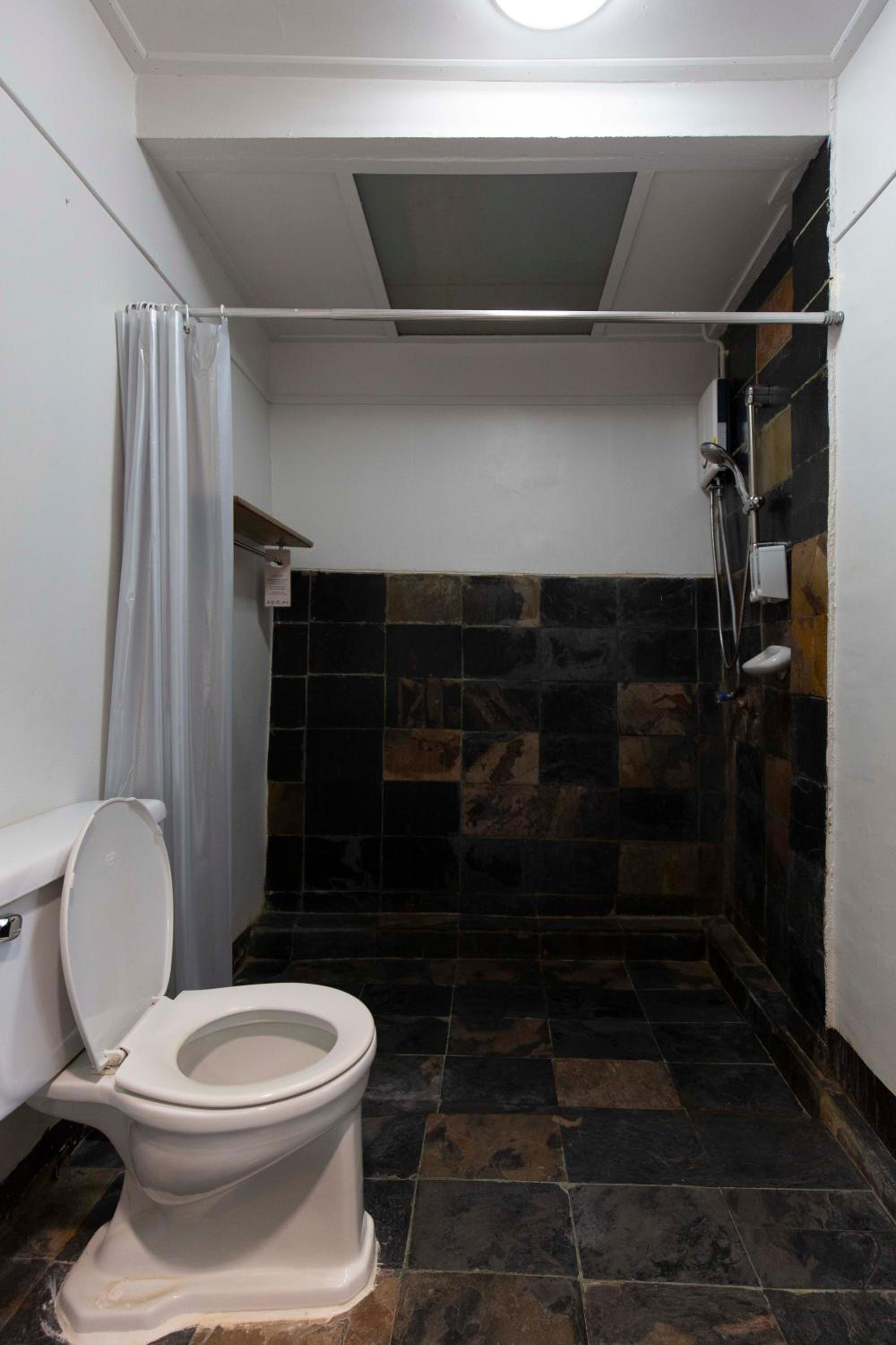 Deluxe Twin Room - Photo 12