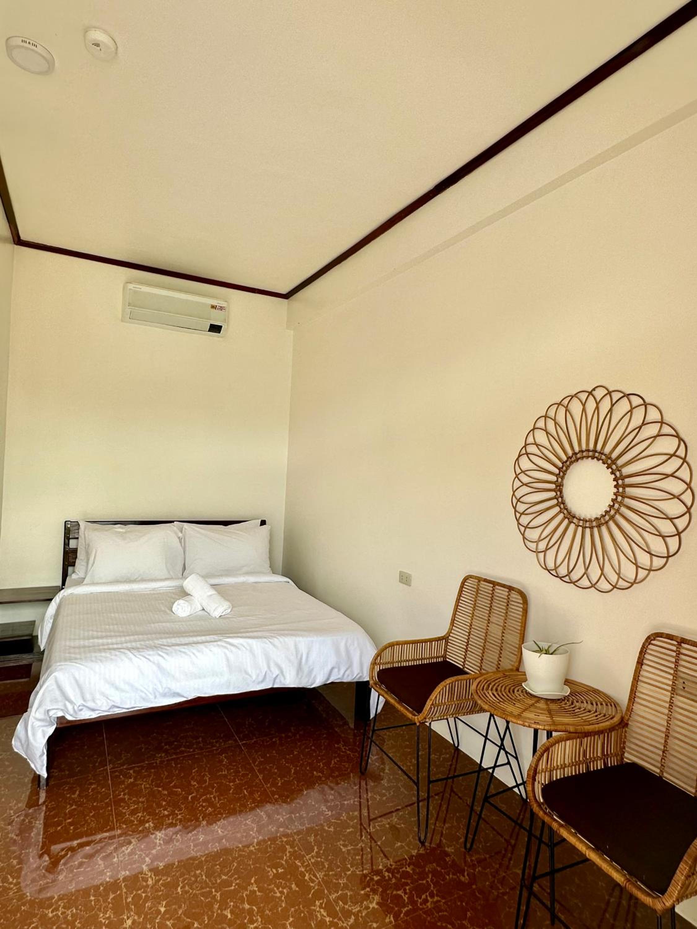 Queen Room with Pool View photo 2