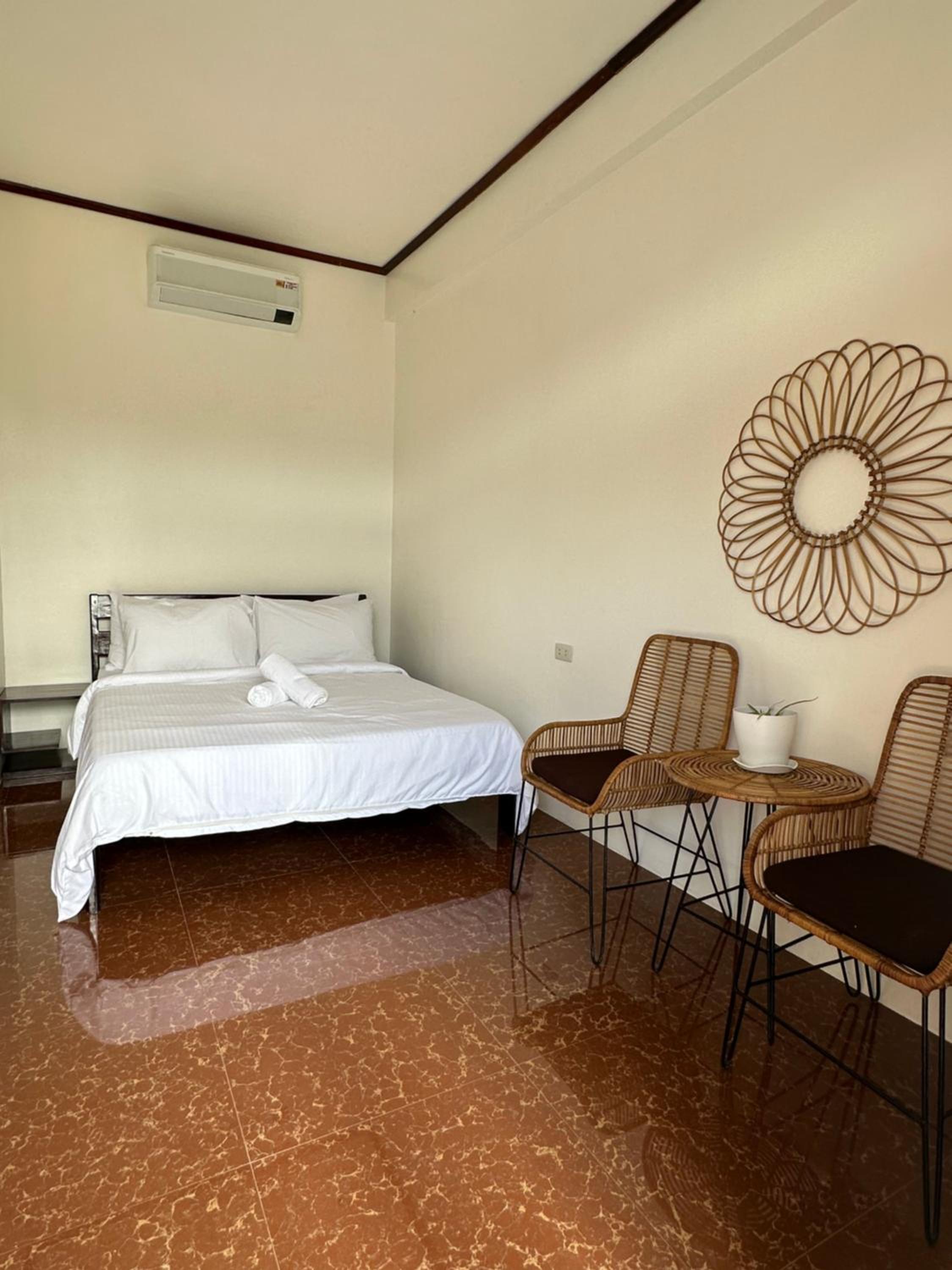 Queen Room with Pool View photo 3