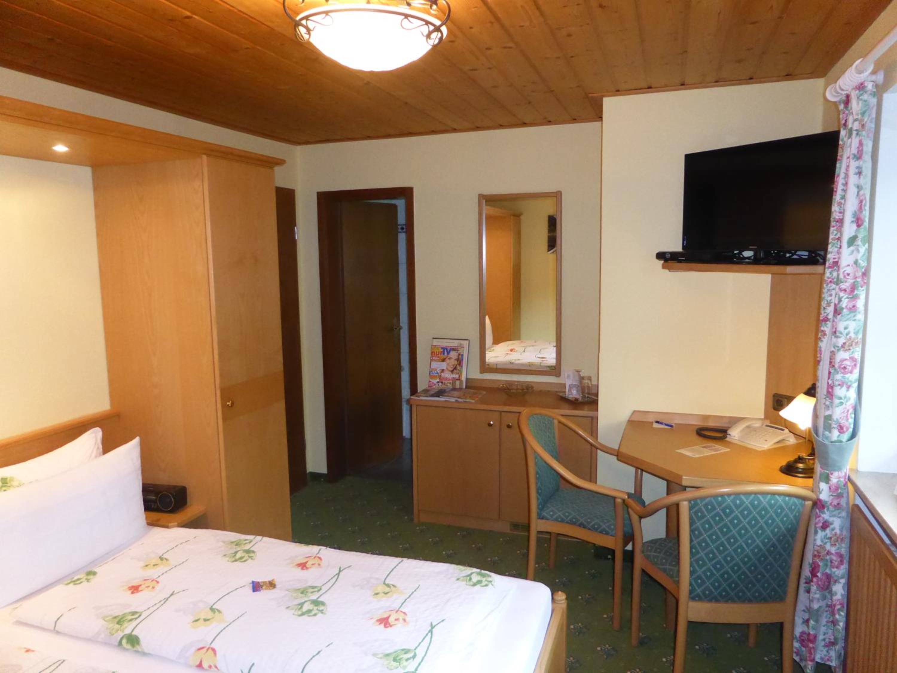 Economy Double Room photo 1