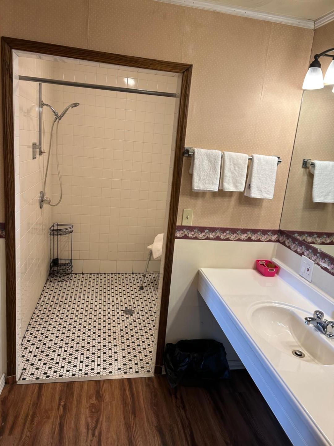 King Suite - Photo 9