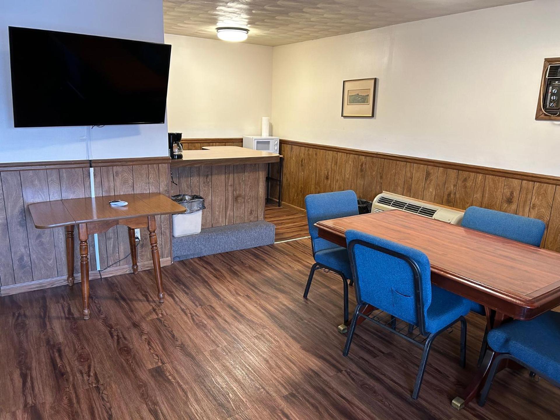 King Suite - Photo 5
