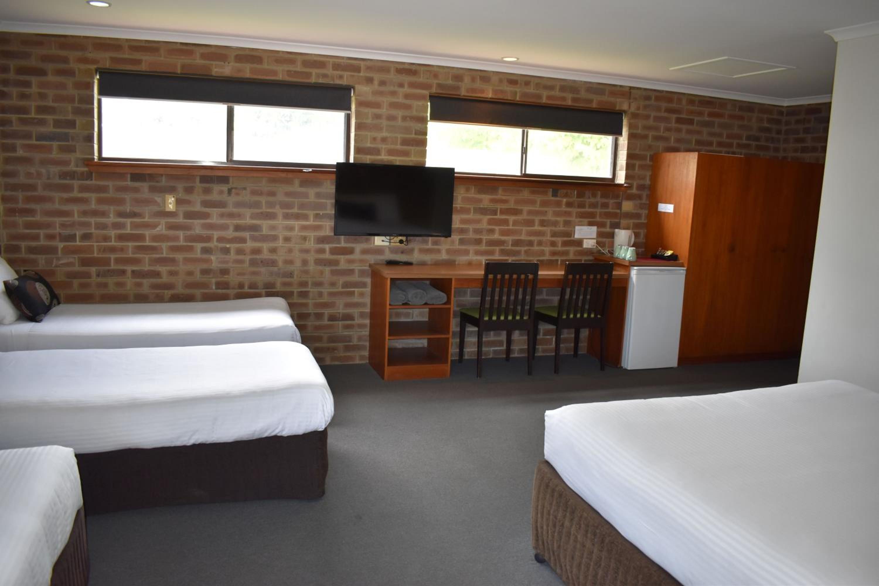 Family Room - Disability Access - Photo 7