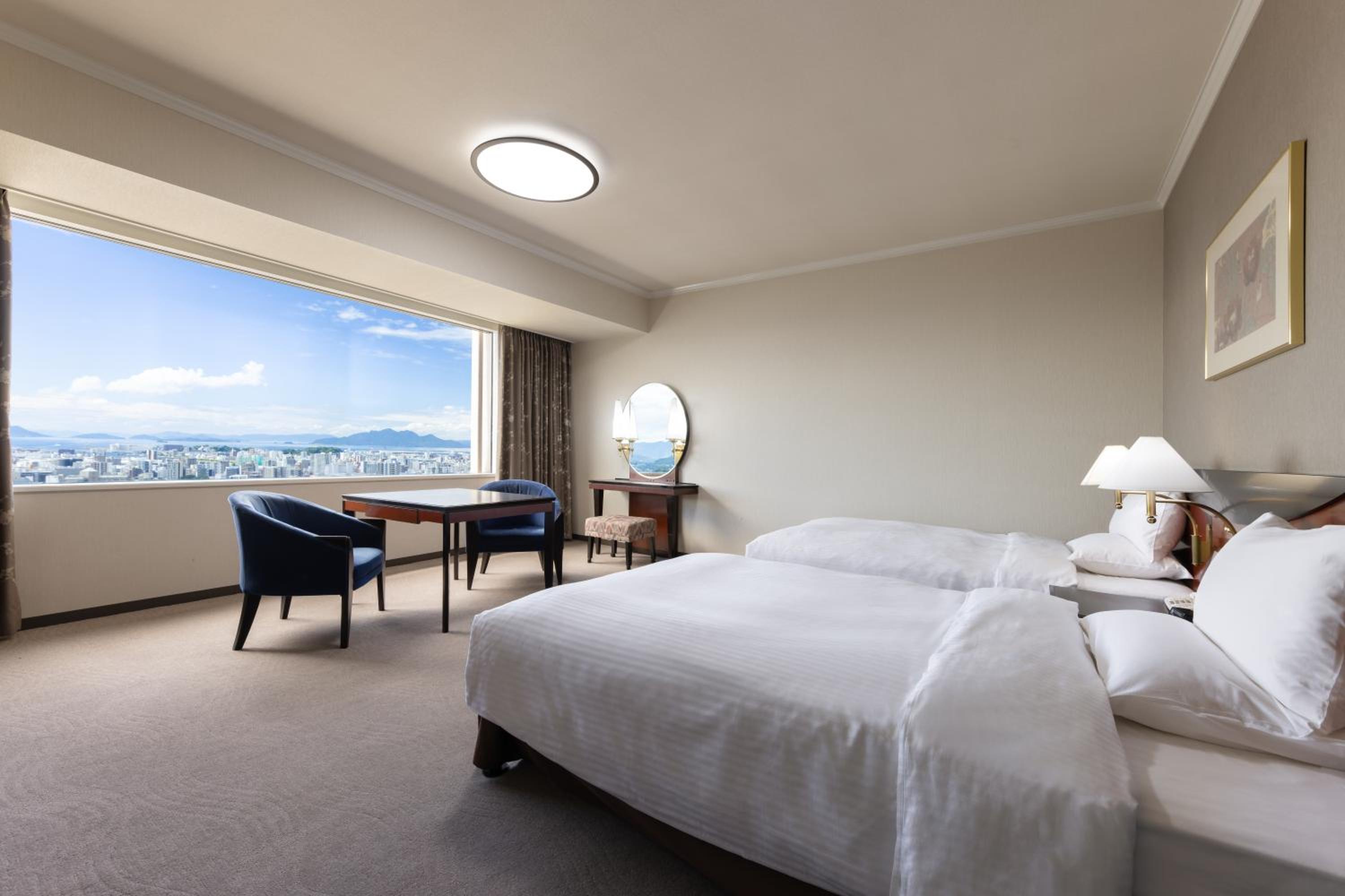 Standard Twin Room with 2 Extra Beds 38㎡ - Non-Smoking photo 1